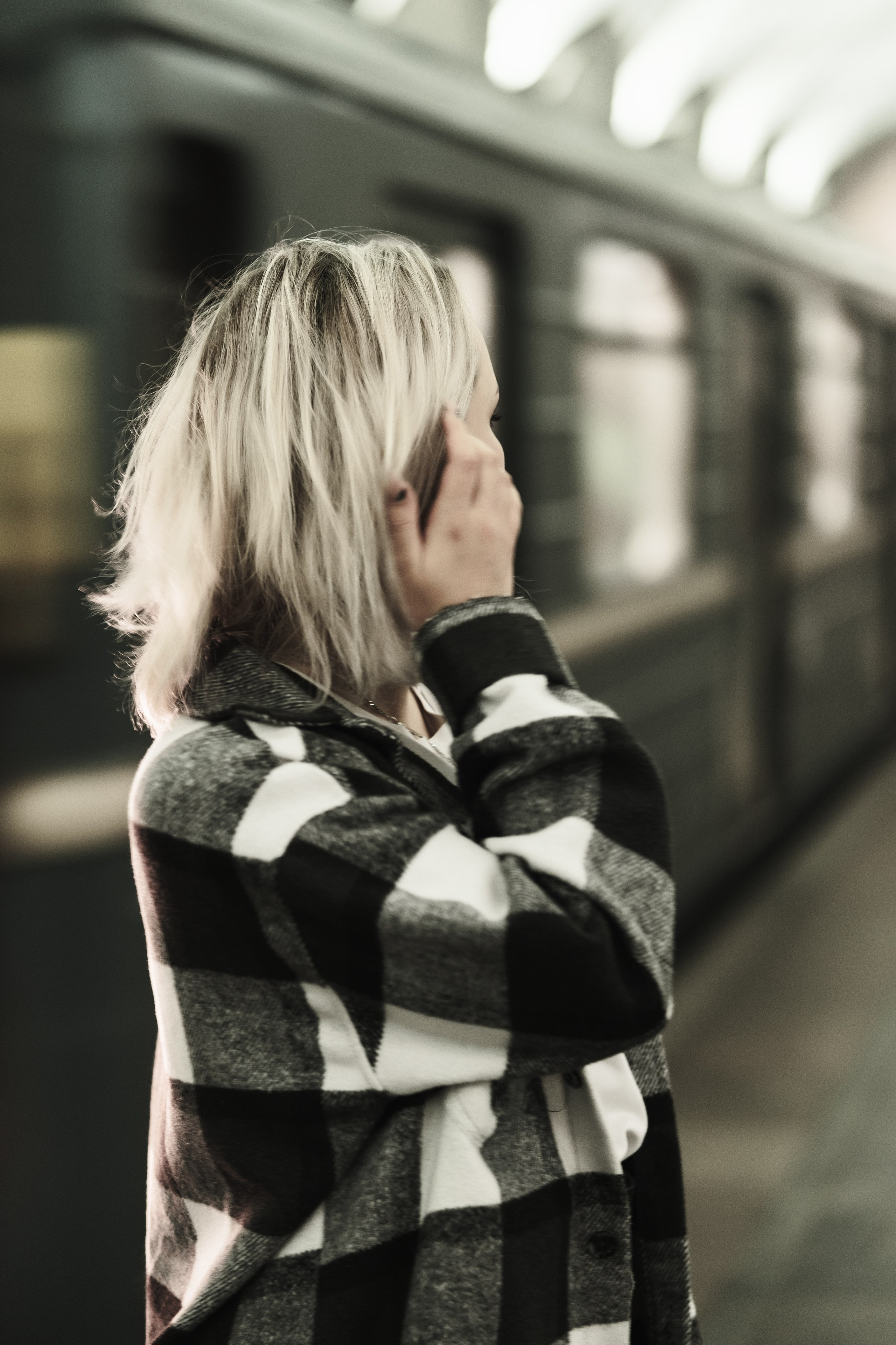 Жанна с Катей в метро. Фотограф в Москве Максим Скоробогатов