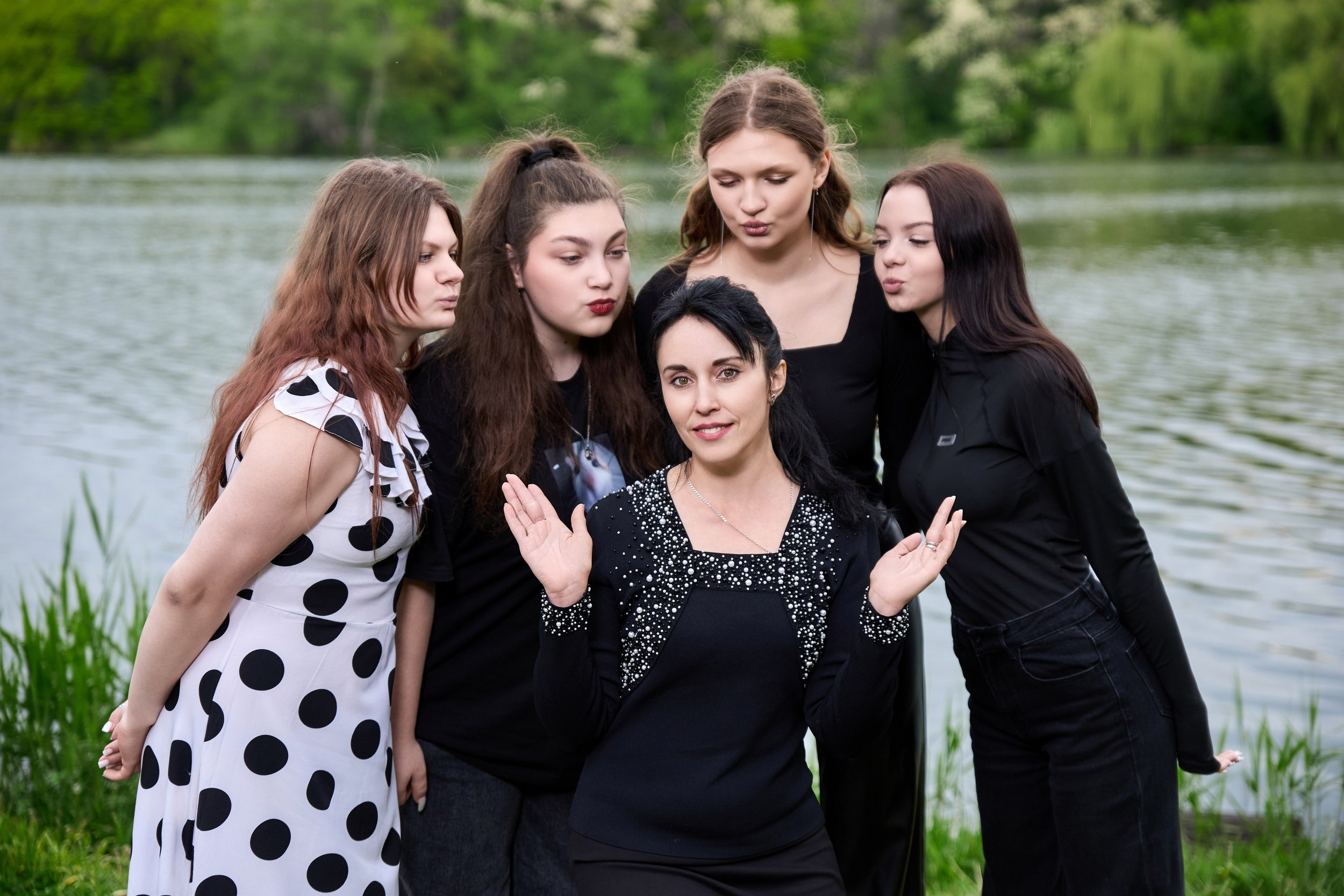 ШКОЛЬНИКИ. ПАРК ЩЕРБАКОВА. Фотограф Татаринов Андрей (Донецк / Макеевка)