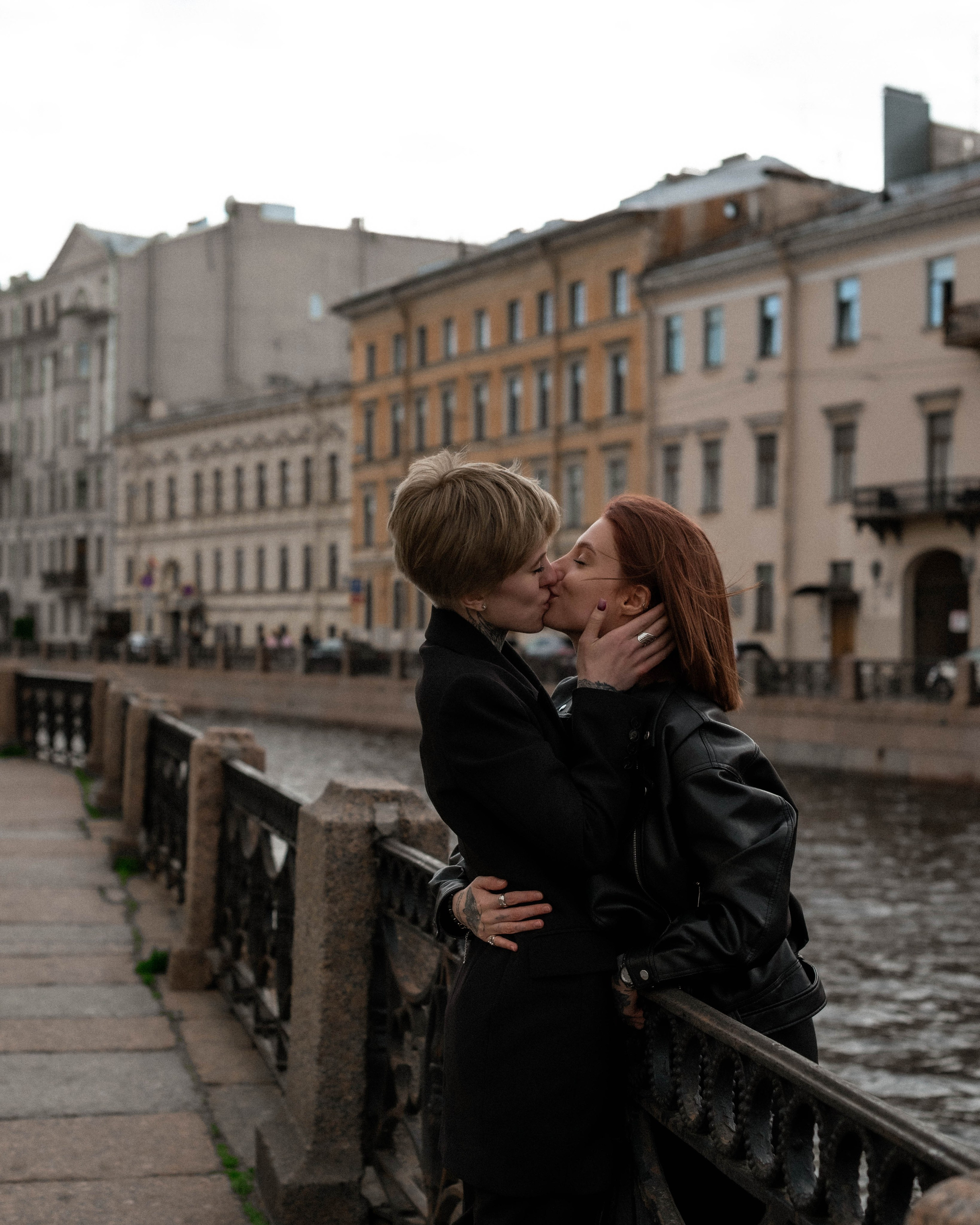 Настя и крис. Женский фотограф. Создатель украшений ручной работы. Модель
