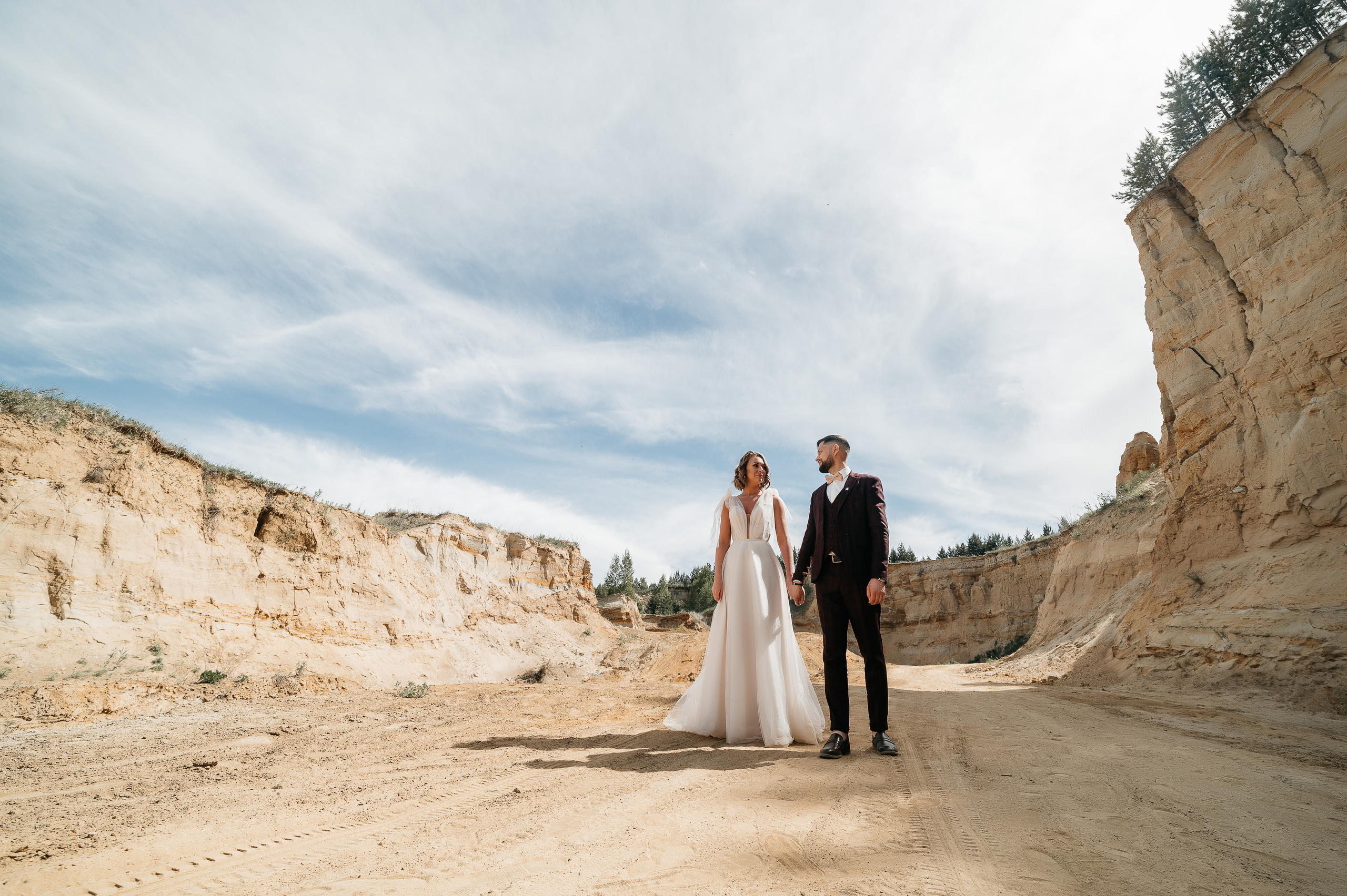👰 Наталья @bartsionatalia и Дмитрий @dmitriiteliashkin🤵📸 Фото @Mooleen.Aleksandr 🎀 Организация @Balandina.event 💄 Визаж @Juliavasstr⛪️ Локация @Drokinopark 🎊 Декор и флористика @Sortasvadeb👗 Платье @Gabbiano_krasnoyarsk🧥 Костюм жениха @Menslook_krsk🎤 Ведущий @Perepelitsa_alexey 🔧Оборудование @Zvukiservis24 📹 Видео @itsibik