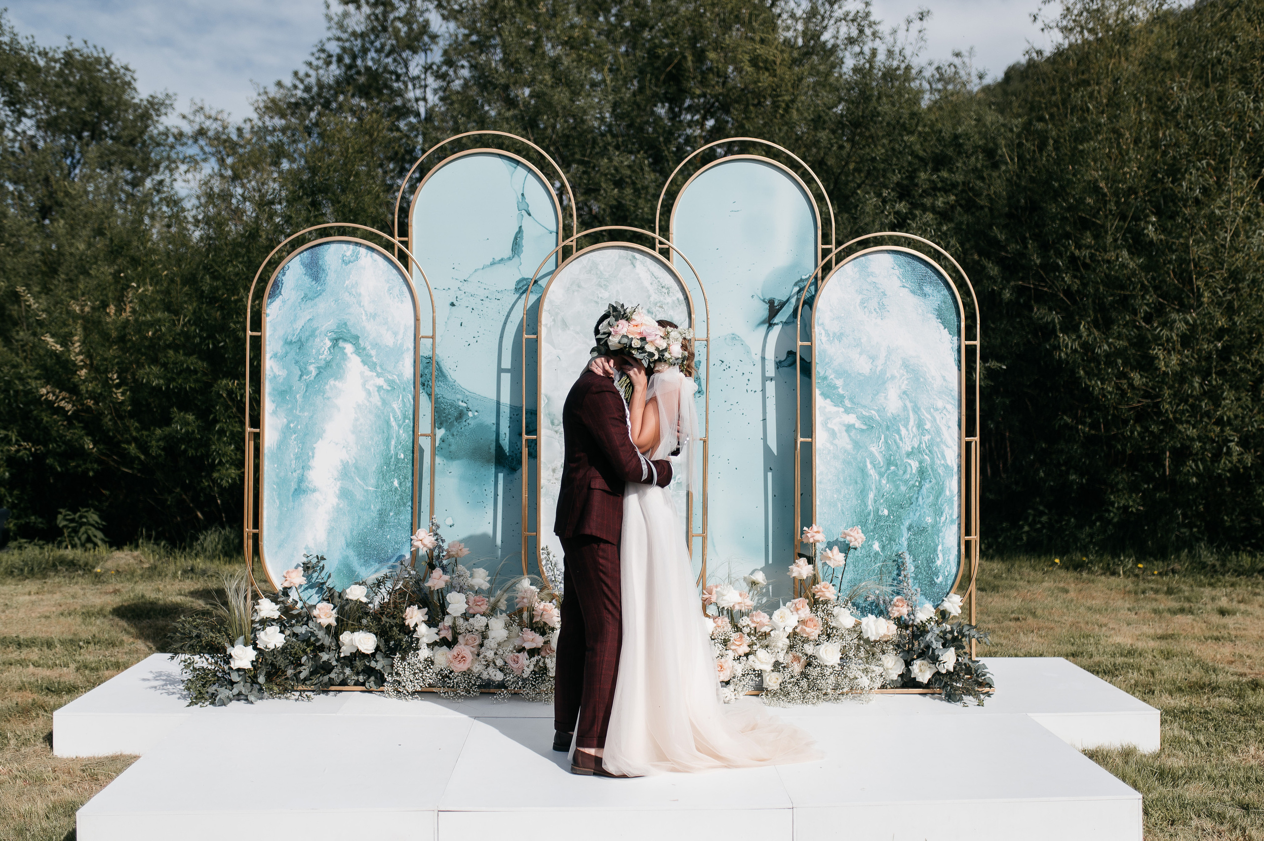 👰 Наталья @bartsionatalia и Дмитрий @dmitriiteliashkin🤵📸 Фото @Mooleen.Aleksandr 🎀 Организация @Balandina.event 💄 Визаж @Juliavasstr⛪️ Локация @Drokinopark 🎊 Декор и флористика @Sortasvadeb👗 Платье @Gabbiano_krasnoyarsk🧥 Костюм жениха @Menslook_krsk🎤 Ведущий @Perepelitsa_alexey 🔧Оборудование @Zvukiservis24 📹 Видео @itsibik