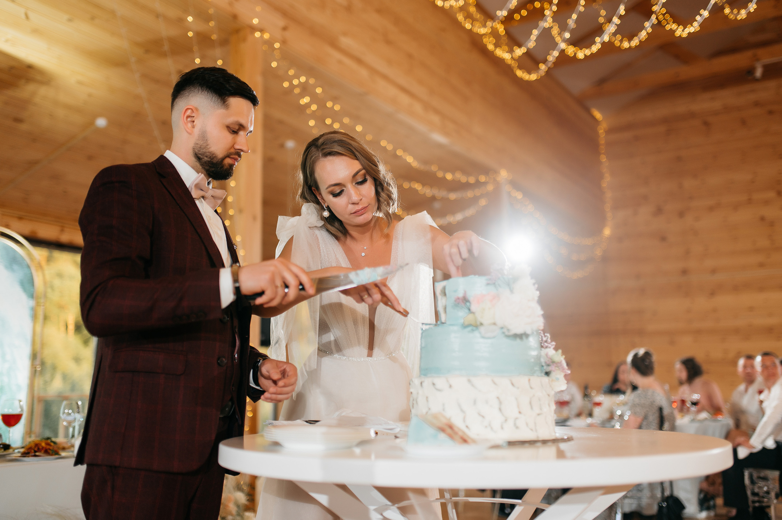 👰 Наталья @bartsionatalia и Дмитрий @dmitriiteliashkin🤵📸 Фото @Mooleen.Aleksandr 🎀 Организация @Balandina.event 💄 Визаж @Juliavasstr⛪️ Локация @Drokinopark 🎊 Декор и флористика @Sortasvadeb👗 Платье @Gabbiano_krasnoyarsk🧥 Костюм жениха @Menslook_krsk🎤 Ведущий @Perepelitsa_alexey 🔧Оборудование @Zvukiservis24 📹 Видео @itsibik