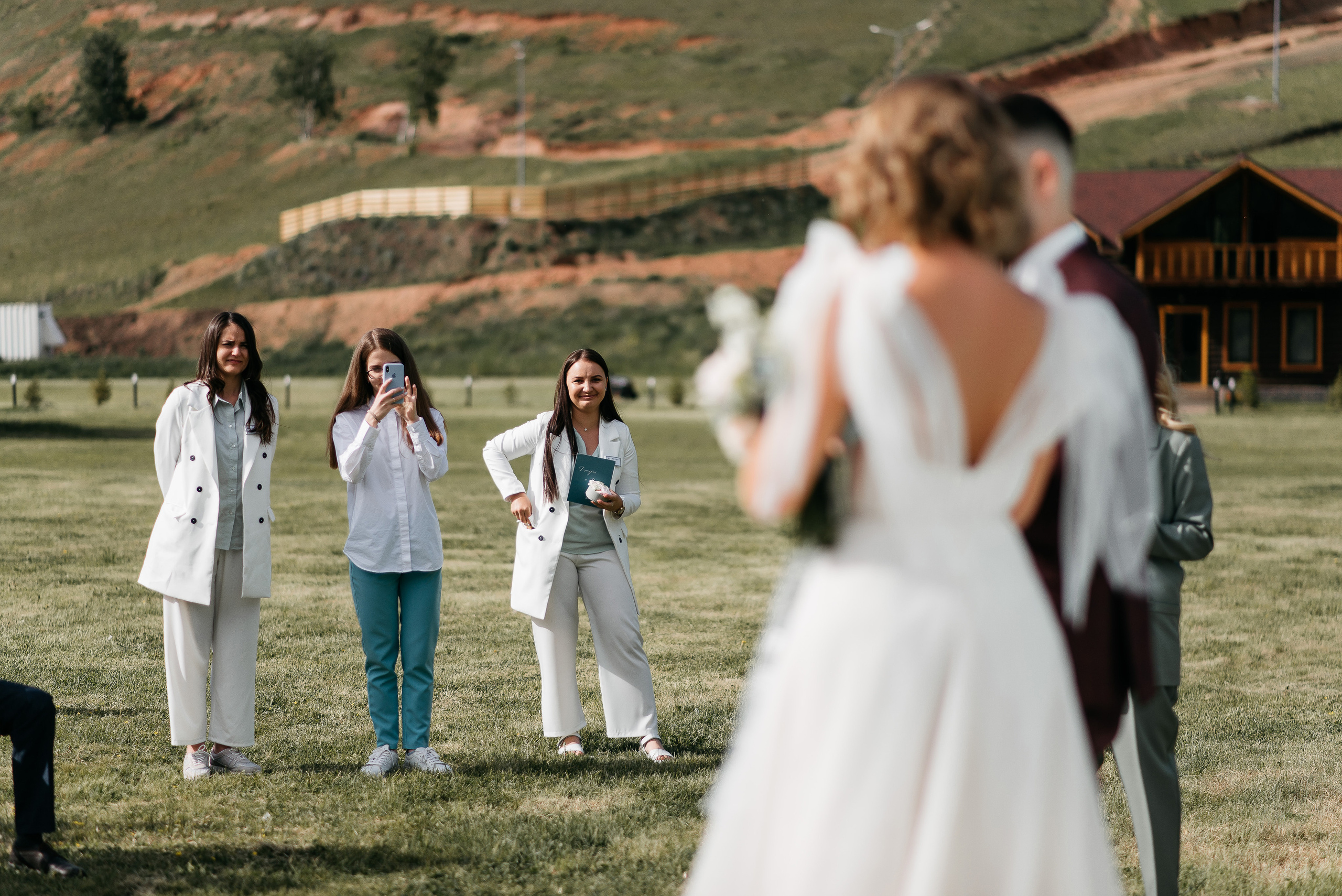 👰 Наталья @bartsionatalia и Дмитрий @dmitriiteliashkin🤵📸 Фото @Mooleen.Aleksandr 🎀 Организация @Balandina.event 💄 Визаж @Juliavasstr⛪️ Локация @Drokinopark 🎊 Декор и флористика @Sortasvadeb👗 Платье @Gabbiano_krasnoyarsk🧥 Костюм жениха @Menslook_krsk🎤 Ведущий @Perepelitsa_alexey 🔧Оборудование @Zvukiservis24 📹 Видео @itsibik
