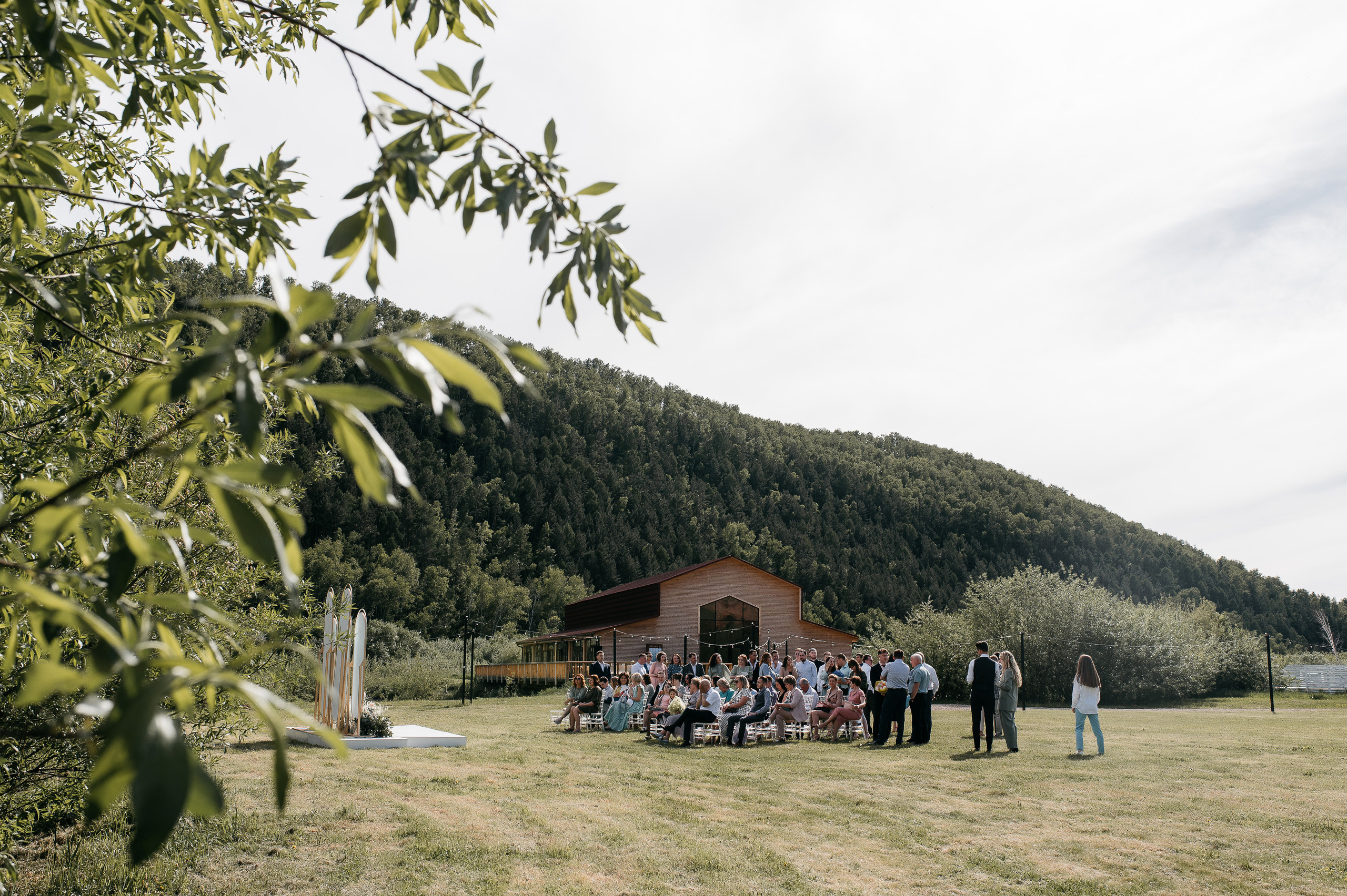 👰 Наталья @bartsionatalia и Дмитрий @dmitriiteliashkin🤵📸 Фото @Mooleen.Aleksandr 🎀 Организация @Balandina.event 💄 Визаж @Juliavasstr⛪️ Локация @Drokinopark 🎊 Декор и флористика @Sortasvadeb👗 Платье @Gabbiano_krasnoyarsk🧥 Костюм жениха @Menslook_krsk🎤 Ведущий @Perepelitsa_alexey 🔧Оборудование @Zvukiservis24 📹 Видео @itsibik