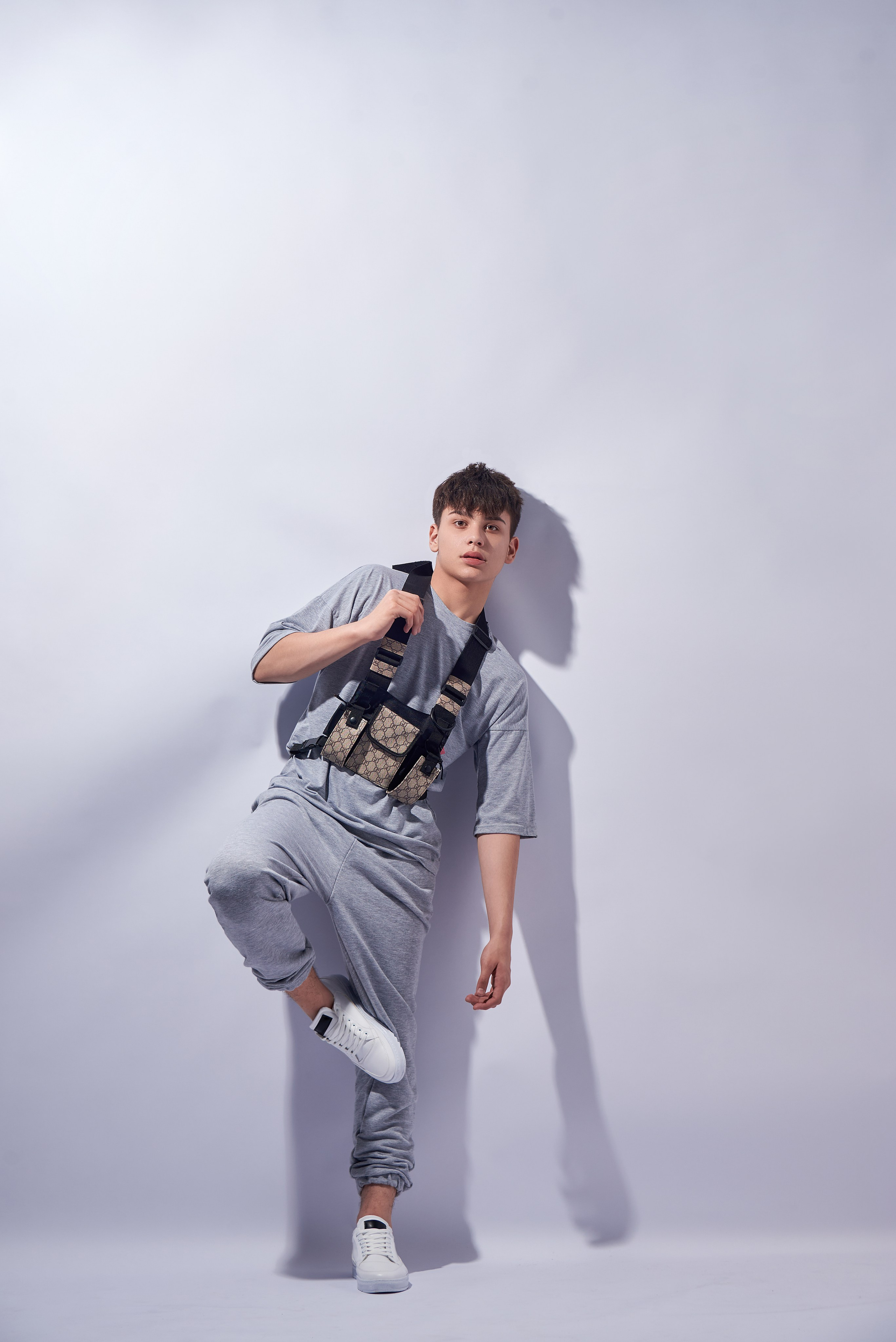 Одежда и аксессуары (с моделью). Контент фотограф для бизнеса и маркет-плейсов