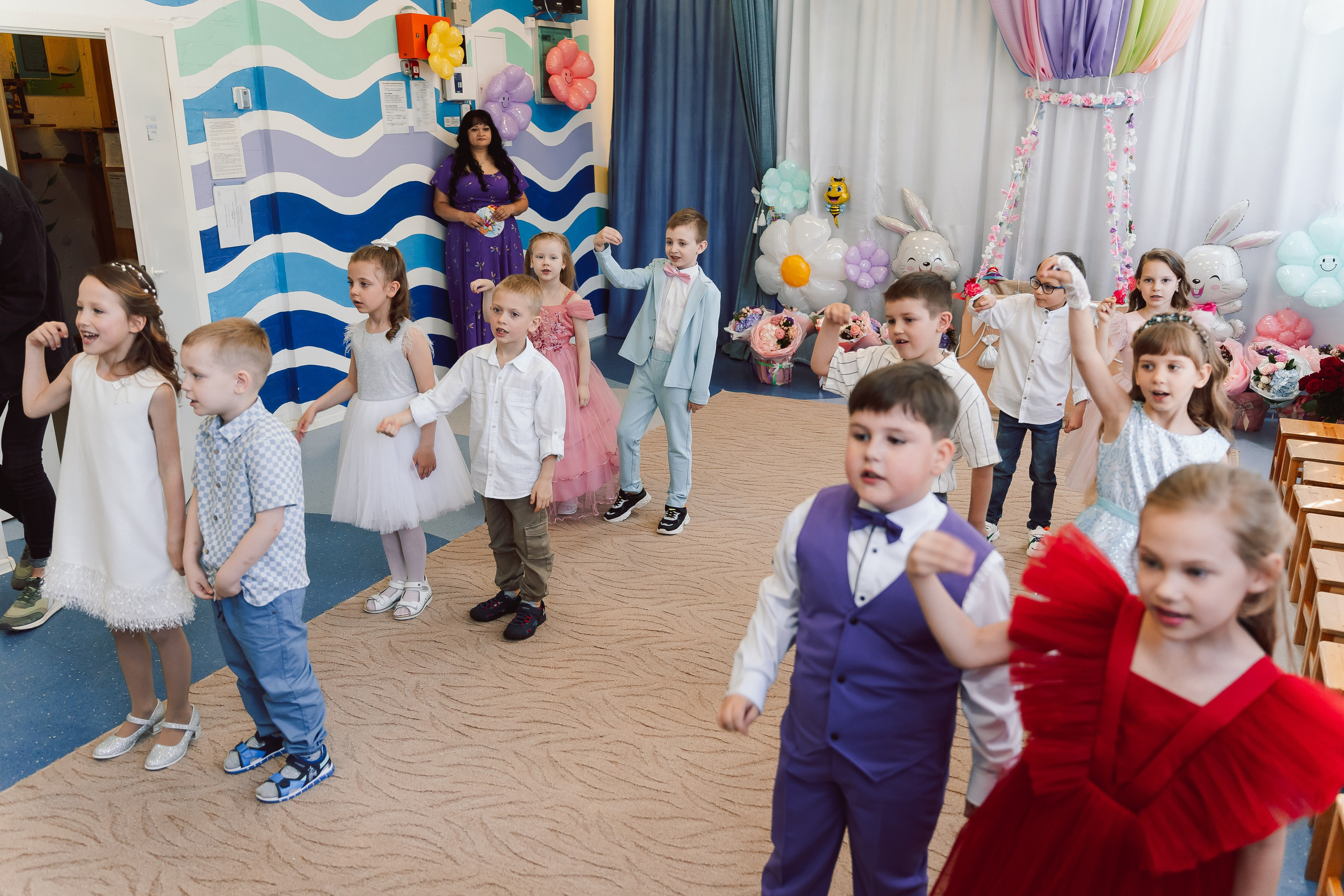Фотограф в детский сад на выпускной утренник.