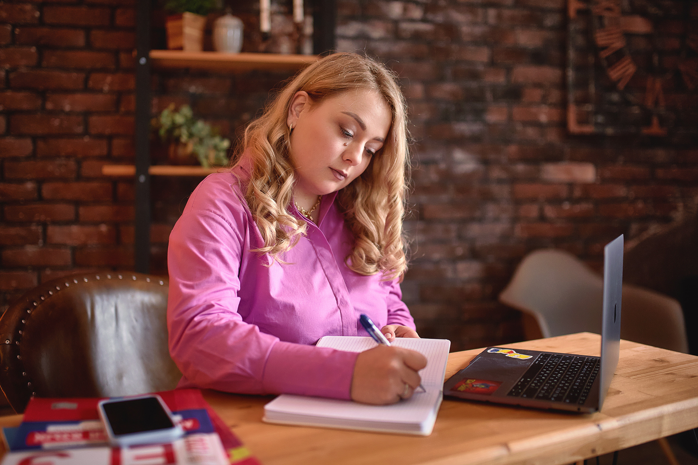 Контент-съемка в студии «Лаванда» (часть 2). Фотограф Роман Желтухин