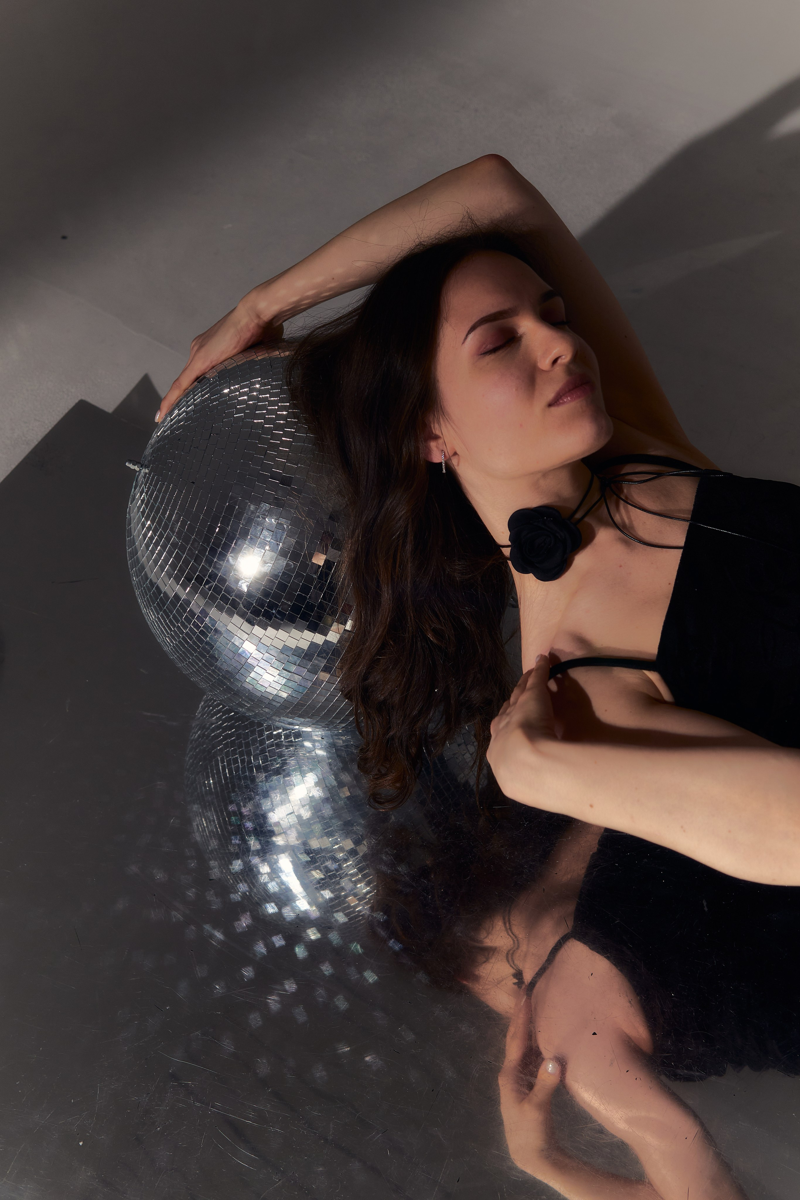 Нежная новогодняя фотосессия с диско-шаром в студии. Фотограф Наталья Воронина Москва