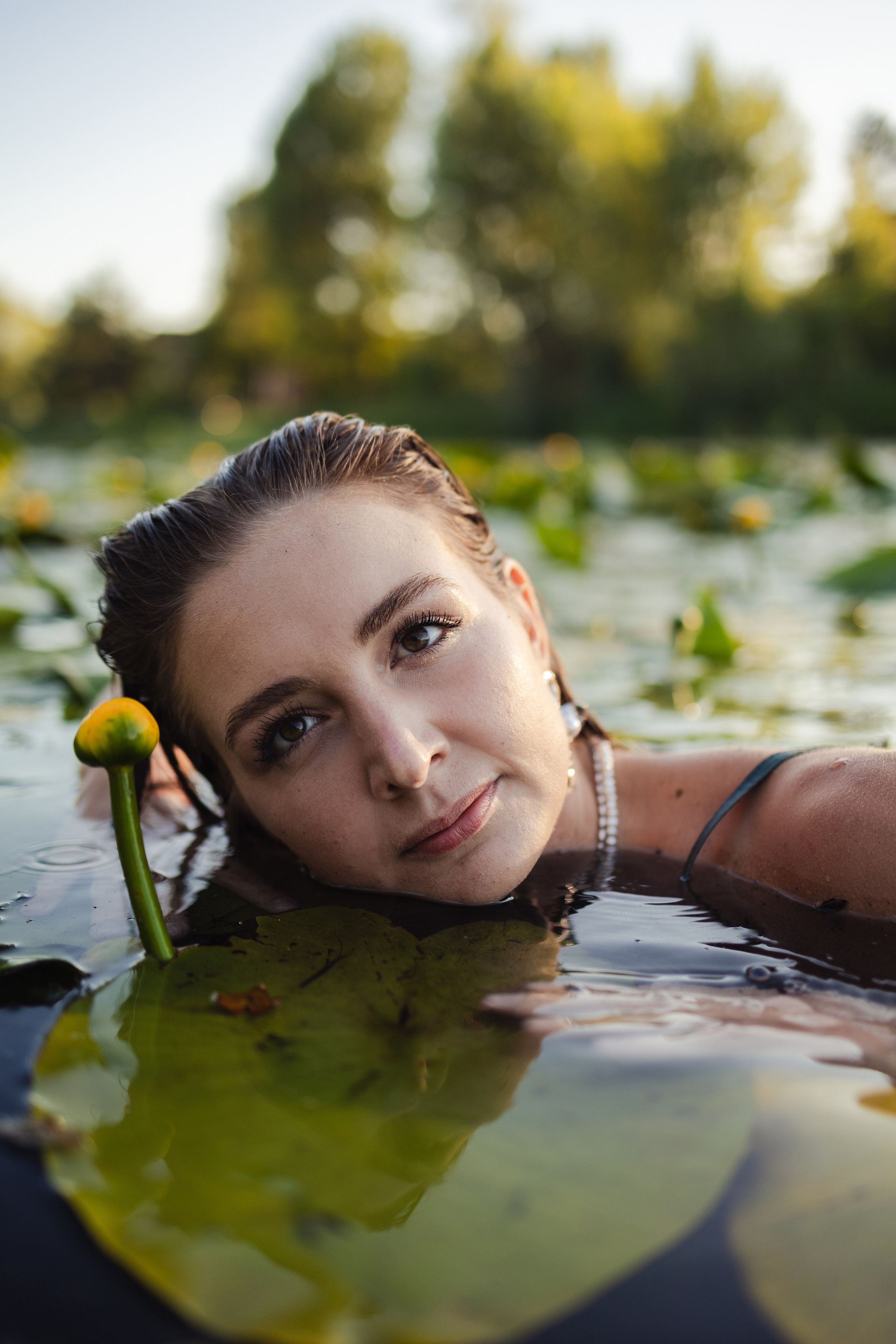 кувшинки женская фотосессия женственность река болото тайна закат русалка нимфа