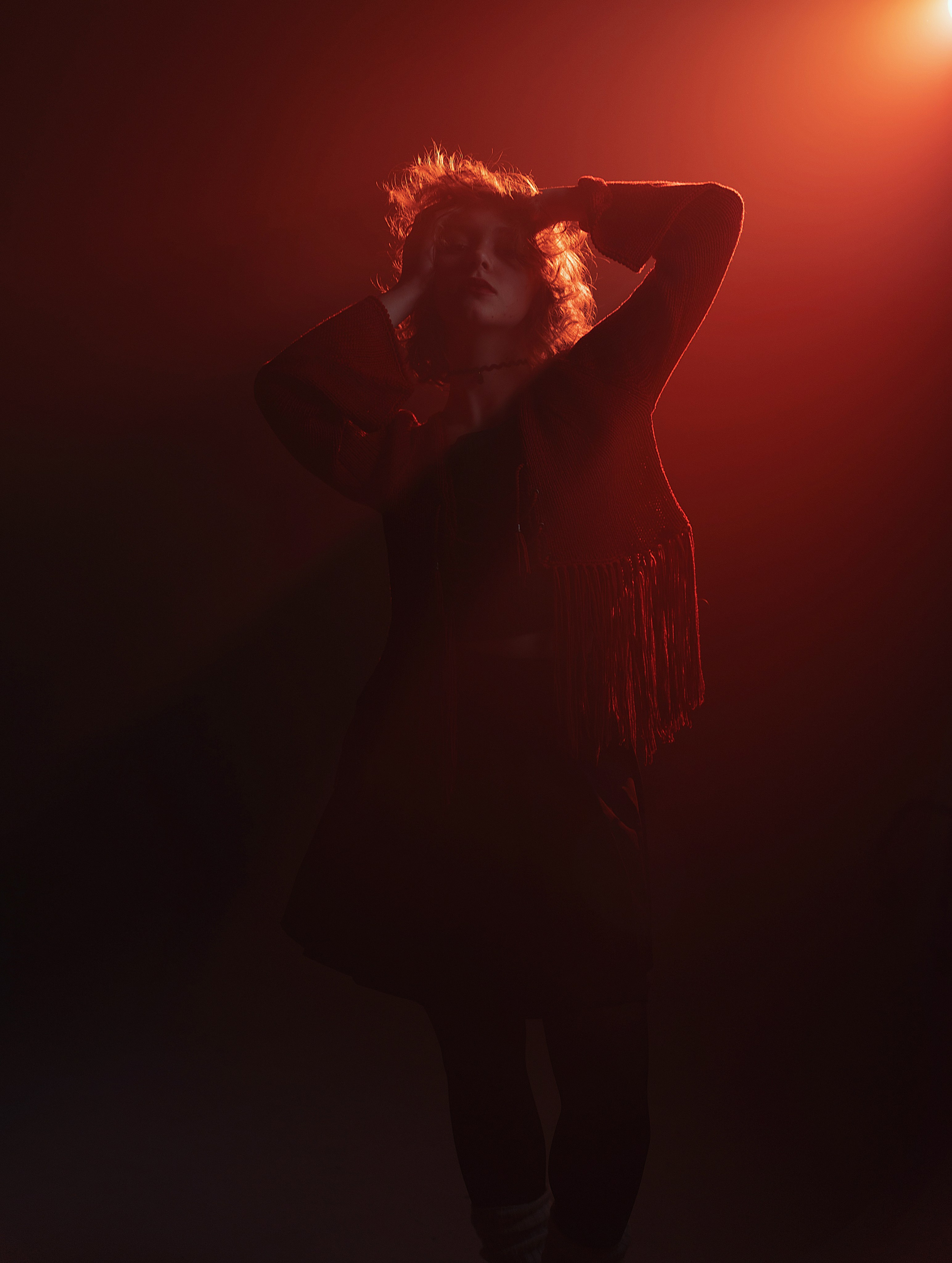 Студийная съемка с цветным светом. Главная