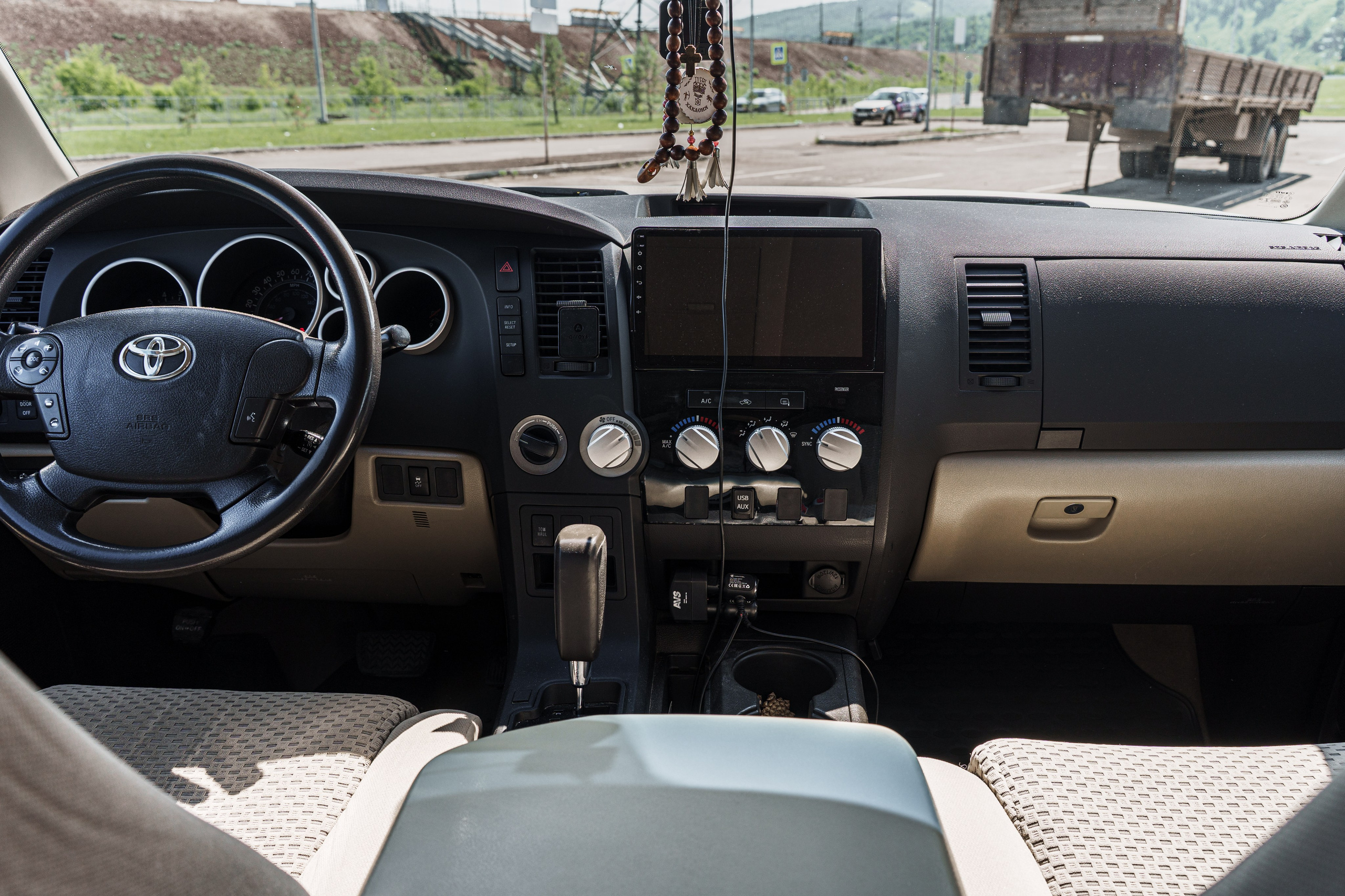 Toyota Tundra. Интерьерный фотограф и ретушер в Красноярске Денис Антропов