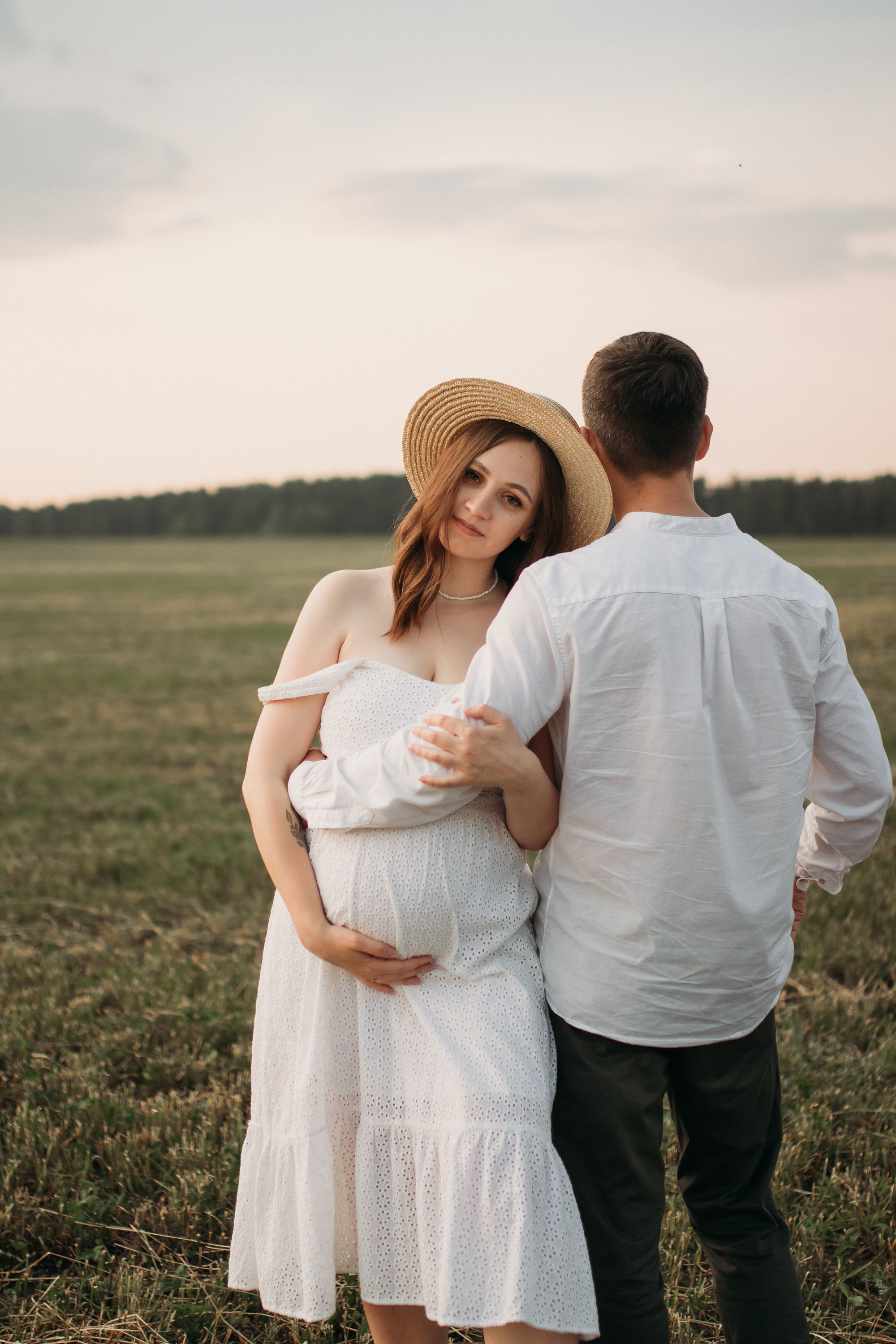 Фотосессия беременности в поле на закате. Семейный фотограф Екатеринбург Черепанова Олеся