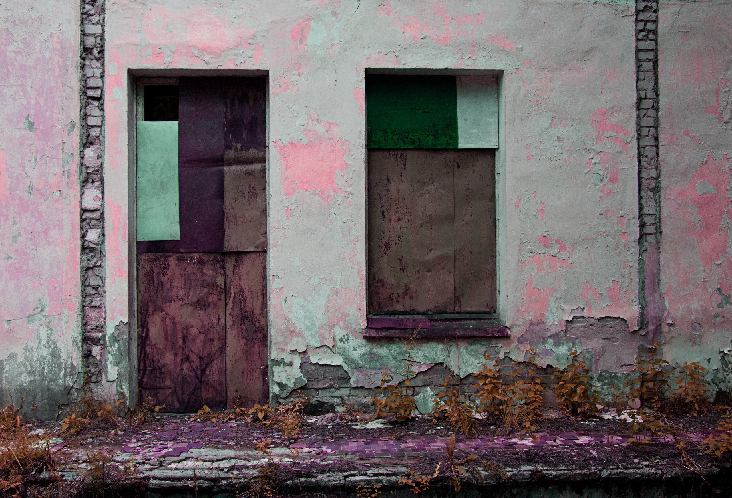 The surrealistic way to live. Main