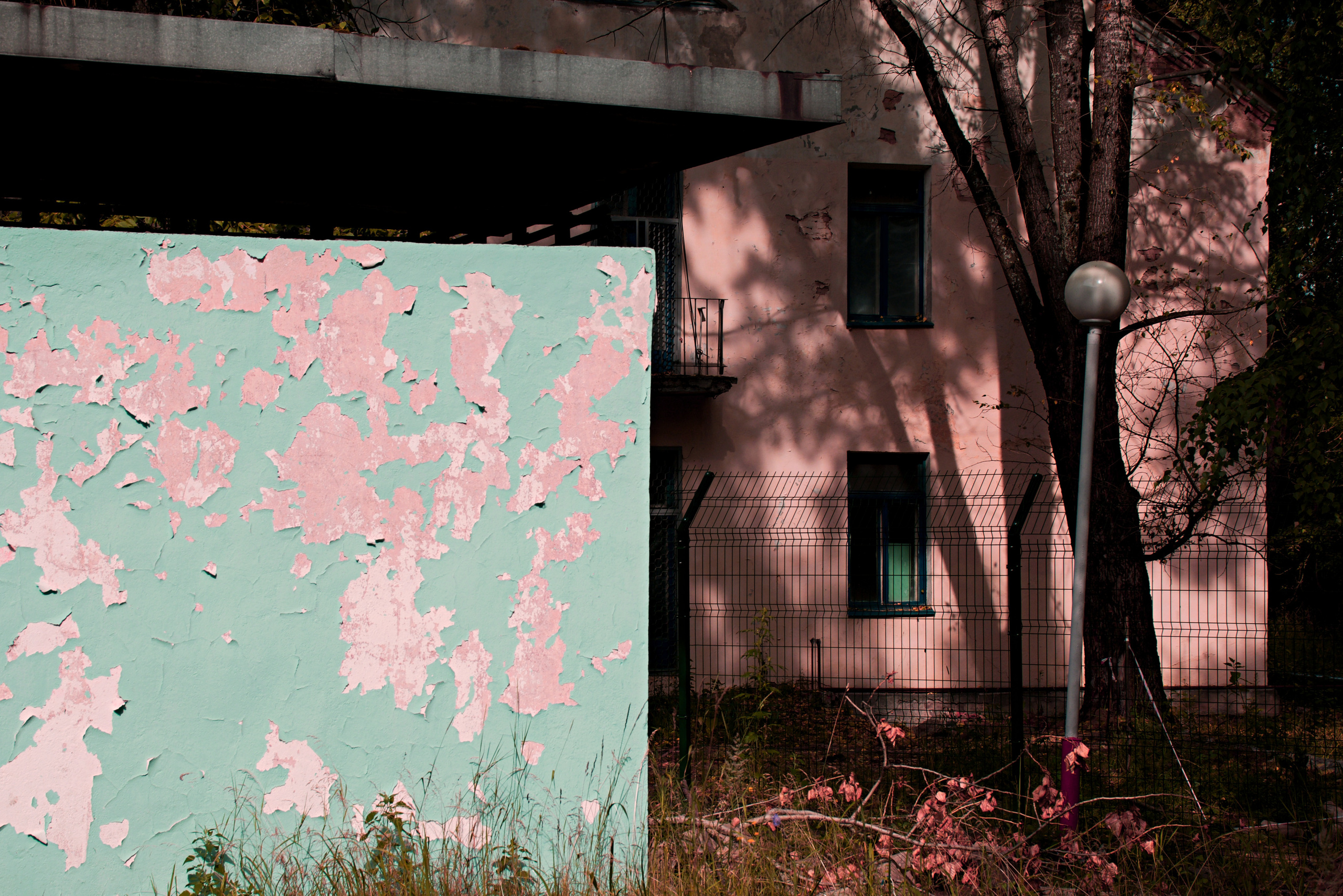 The surrealistic way to live. Main