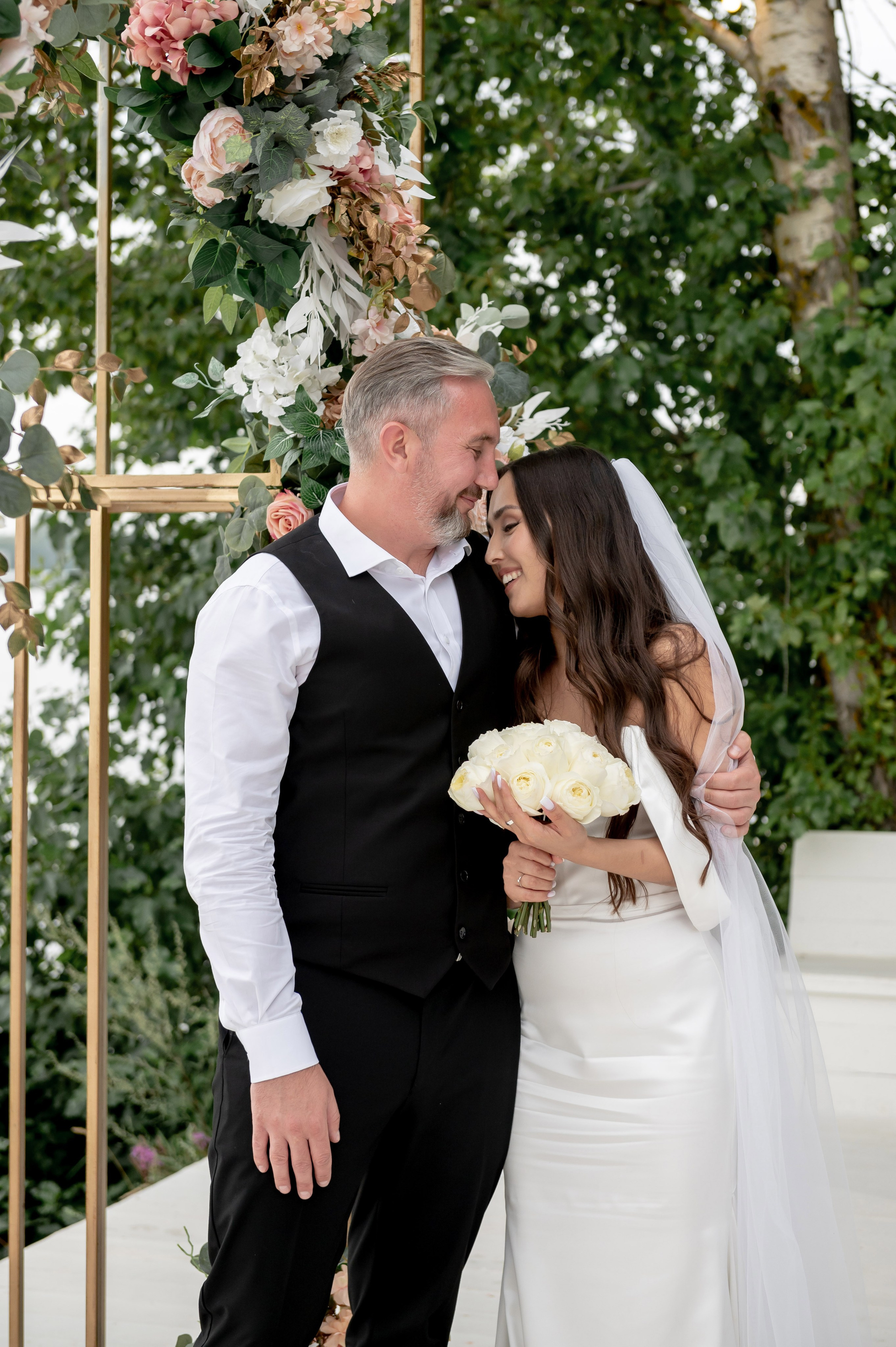 Классическая свадебная фотосессия Аины и Антона по самым красивым местам для свадебной прогулки в Санкт-Петербурге. Портретный, семейный и свадебный фотограф в Санкт-Петербурге и в Пушкине Ширяев Денис