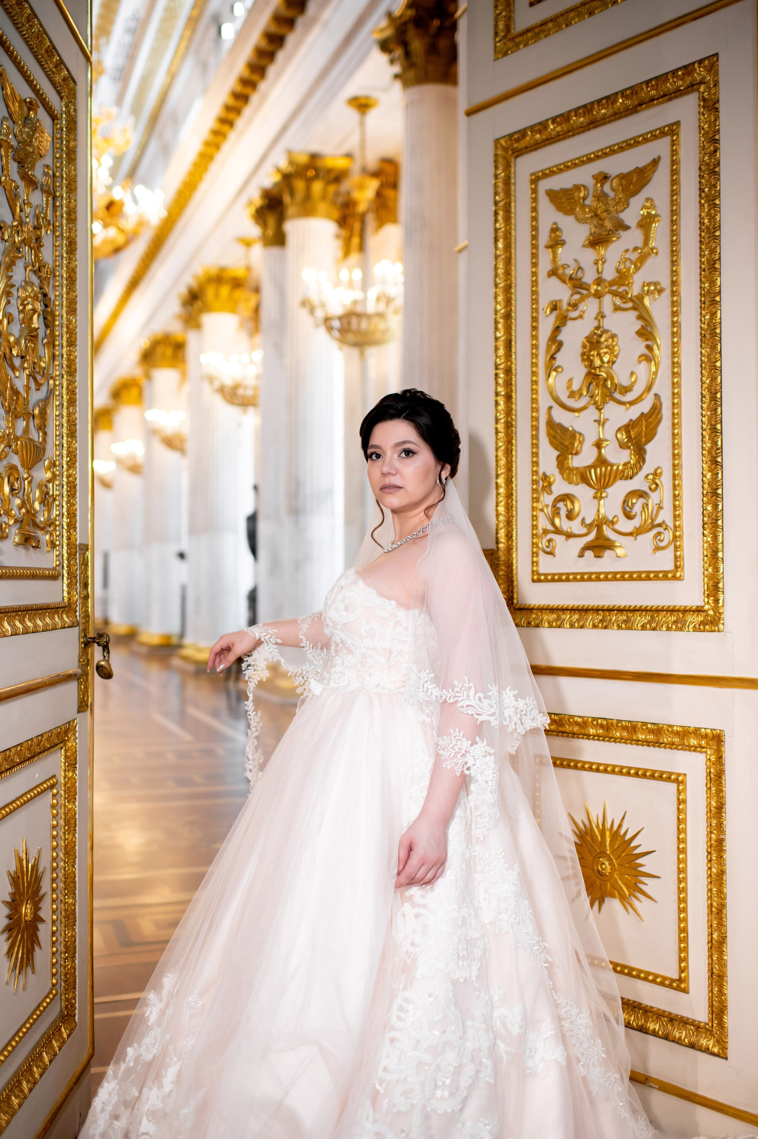 Самая красивая свадебная фотосессия в Эрмитаже. Лучшие свадебные фотографии в Эрмитажа. Портретный, семейный и свадебный фотограф в Санкт-Петербурге и в Пушкине Ширяев Денис