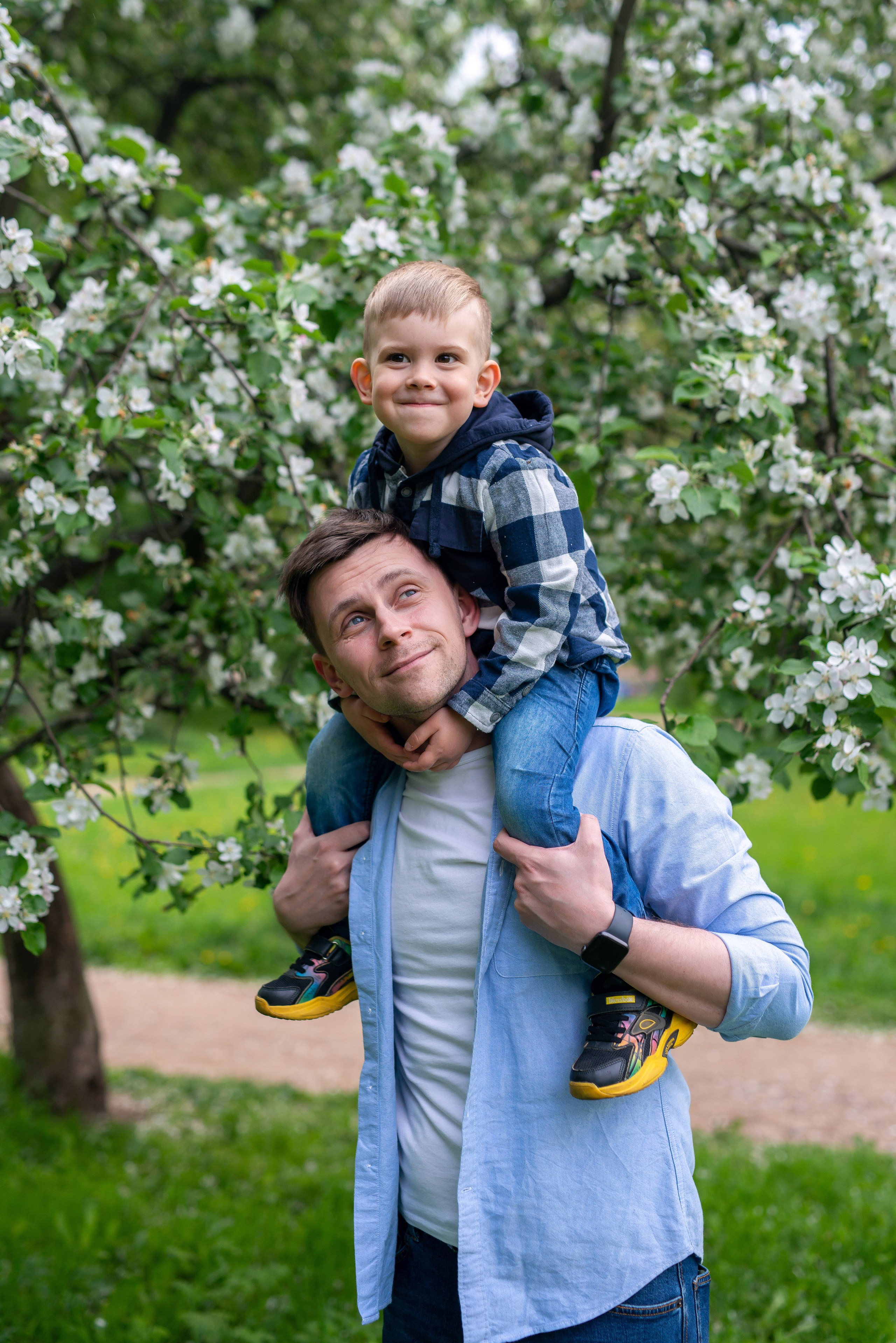 Наташа и Дима (фотосессия в цветущих садах). Портретный, семейный и свадебный фотограф в Санкт-Петербурге и в Пушкине Ширяев Денис