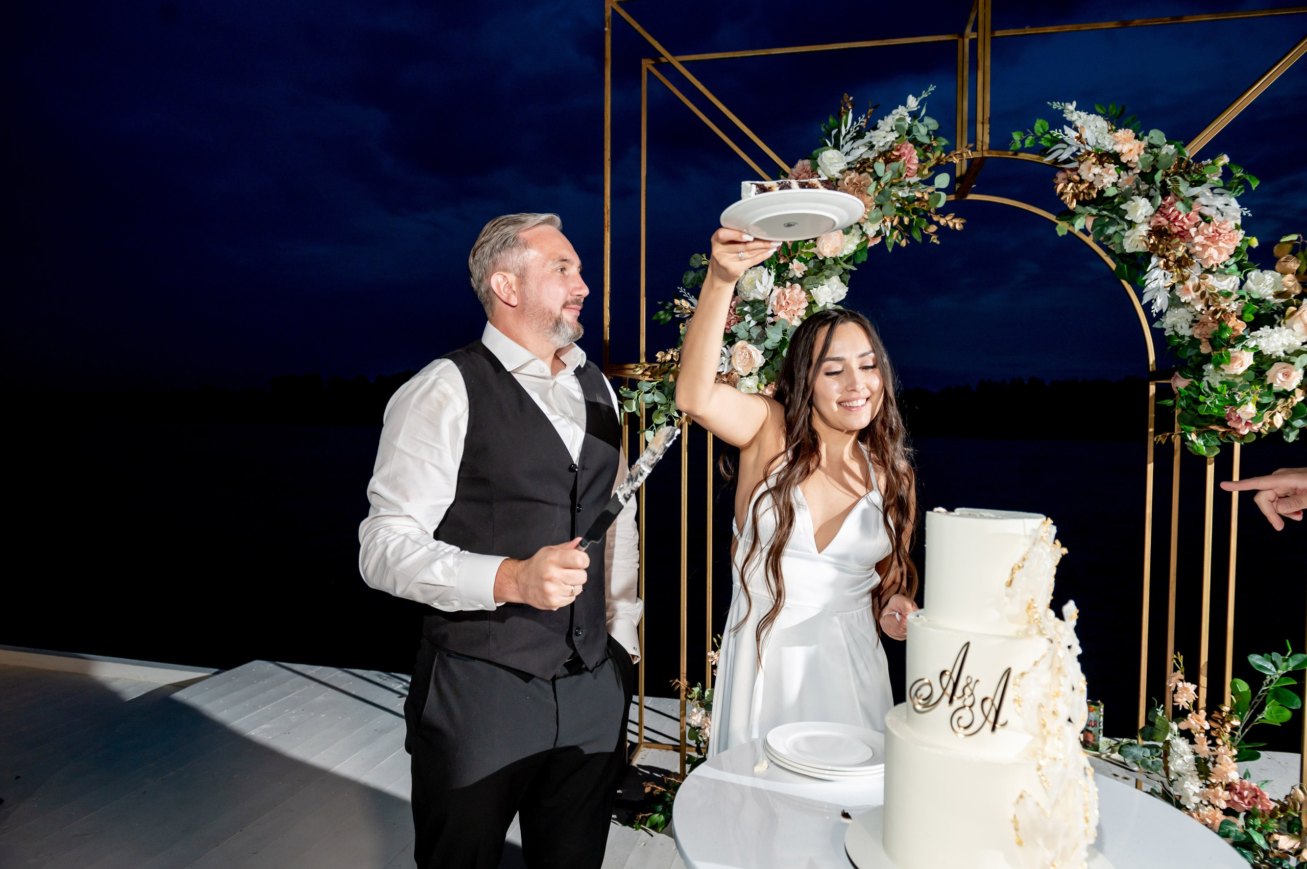 Классическая свадебная фотосессия Аины и Антона по самым красивым местам для свадебной прогулки в Санкт-Петербурге. Портретный, семейный и свадебный фотограф в Санкт-Петербурге и в Пушкине Ширяев Денис