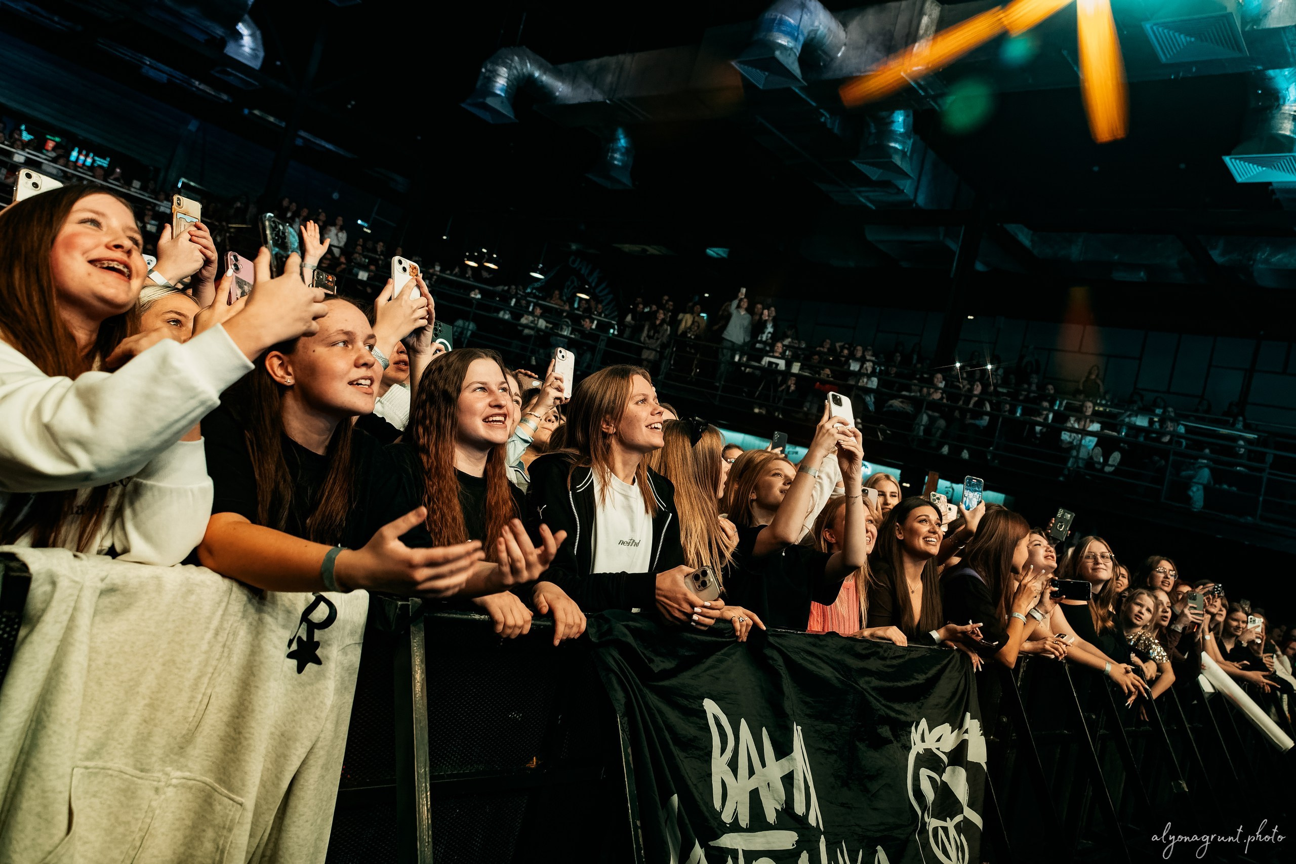Ваня Дмитриенко, фоторепортаж СПб, A2, 23.10.2025. Алена Адрианова: фотограф в Санкт-Петербурге