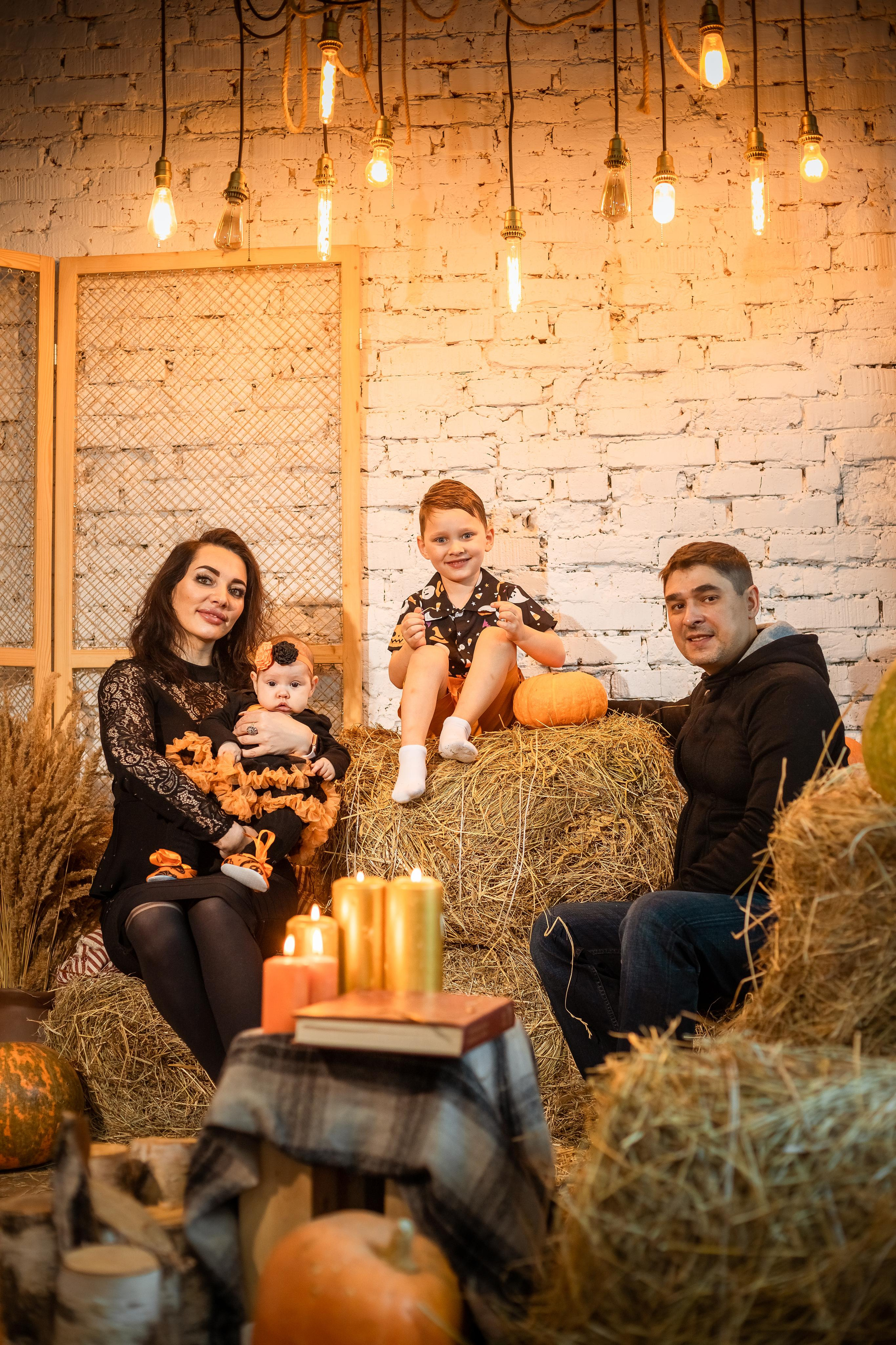 Семейная съемка для семьи Татьяны и Германа в студии Gallery. Женский семейный фотограф Тула Москва Захарова Анна