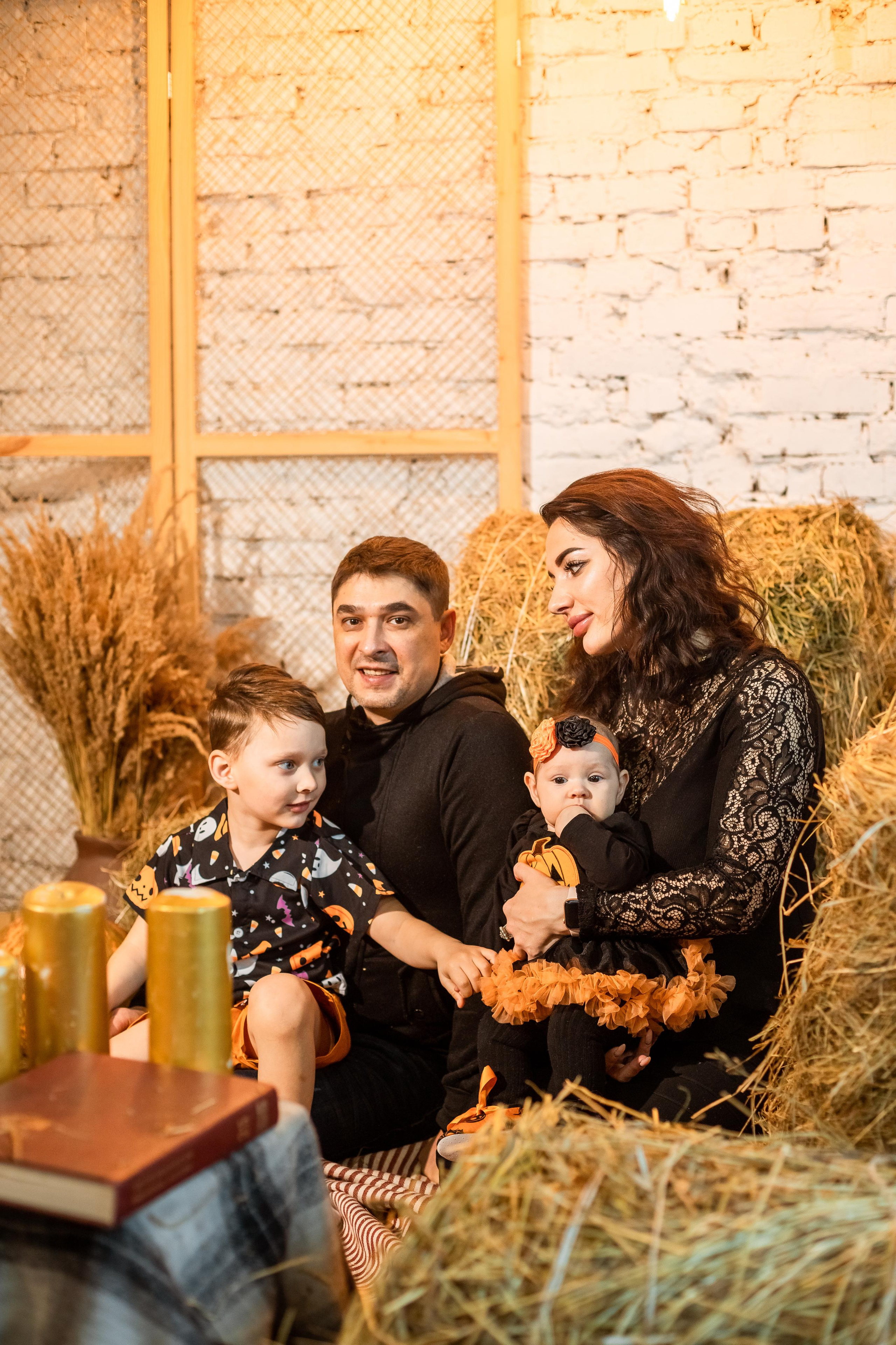 Семейная съемка для семьи Татьяны и Германа в студии Gallery. Женский семейный фотограф Тула Москва Захарова Анна