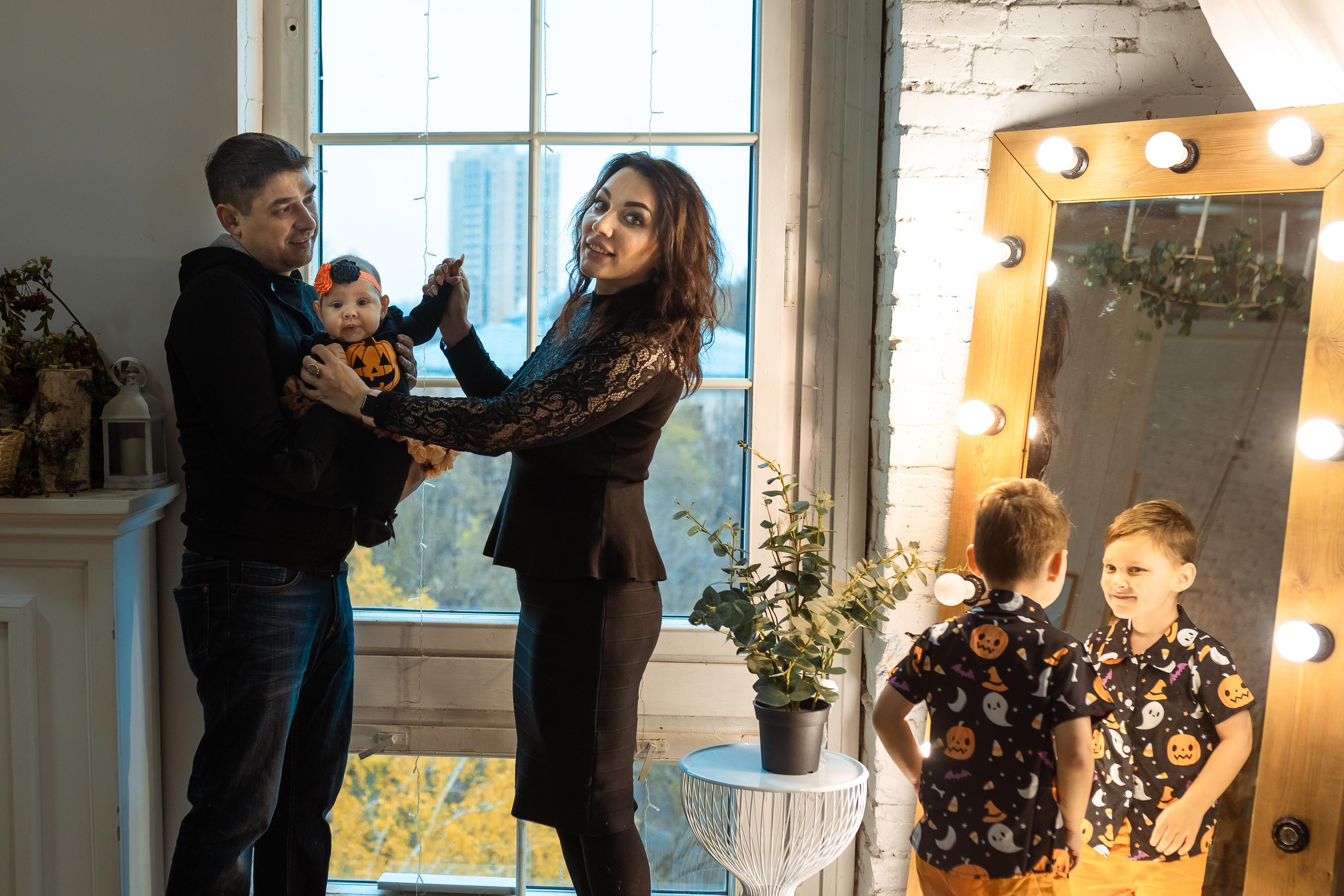 Семейная съемка для семьи Татьяны и Германа в студии Gallery. Женский семейный фотограф Тула Москва Захарова Анна