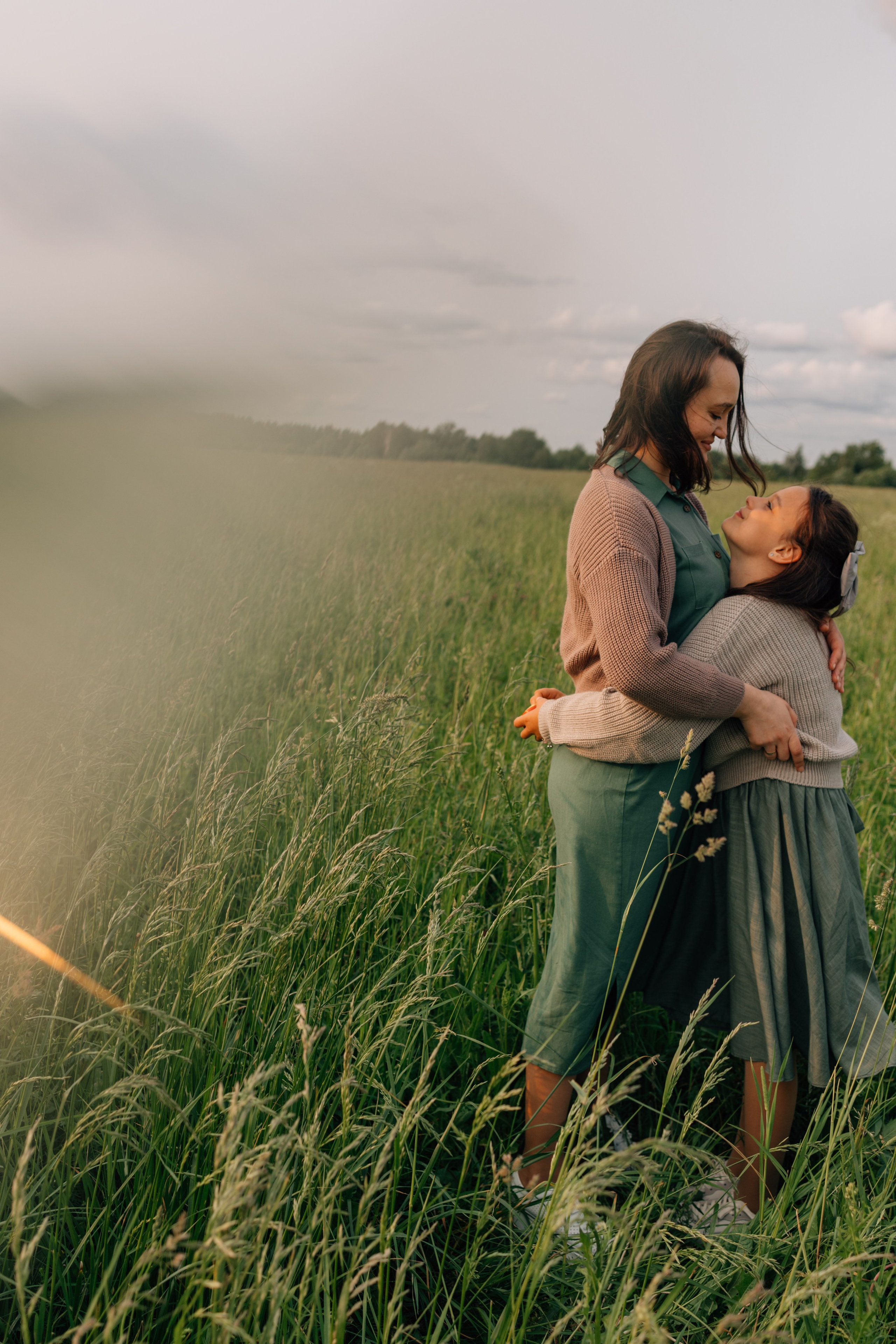 Анна, Марчелло, Настенька и Влада в поле. Фотограф Москва Светлана Кирюшина