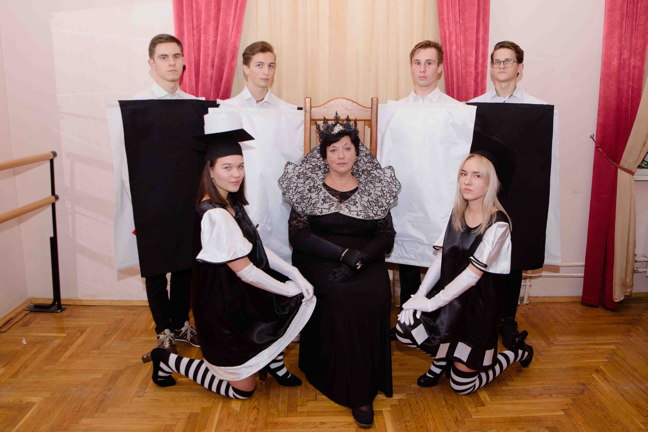 Школьники в стране чудес. Фотосессия в стиле Алисы. 2019 год. Фотограф и видеограф в Москве и Абу Даби Мария Кулагина