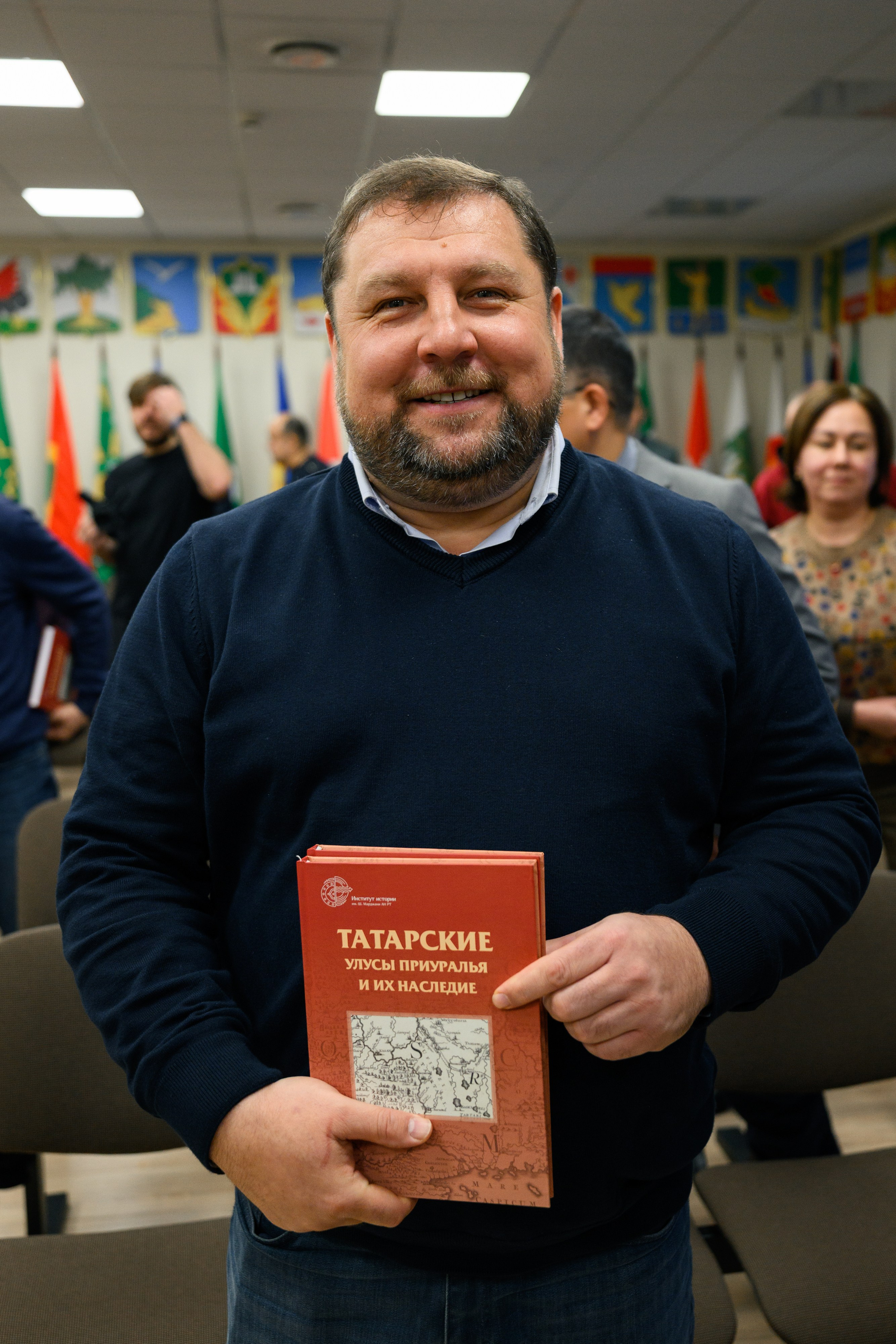 Гость с книгой о татарах Приуралья на презентации в Казани
