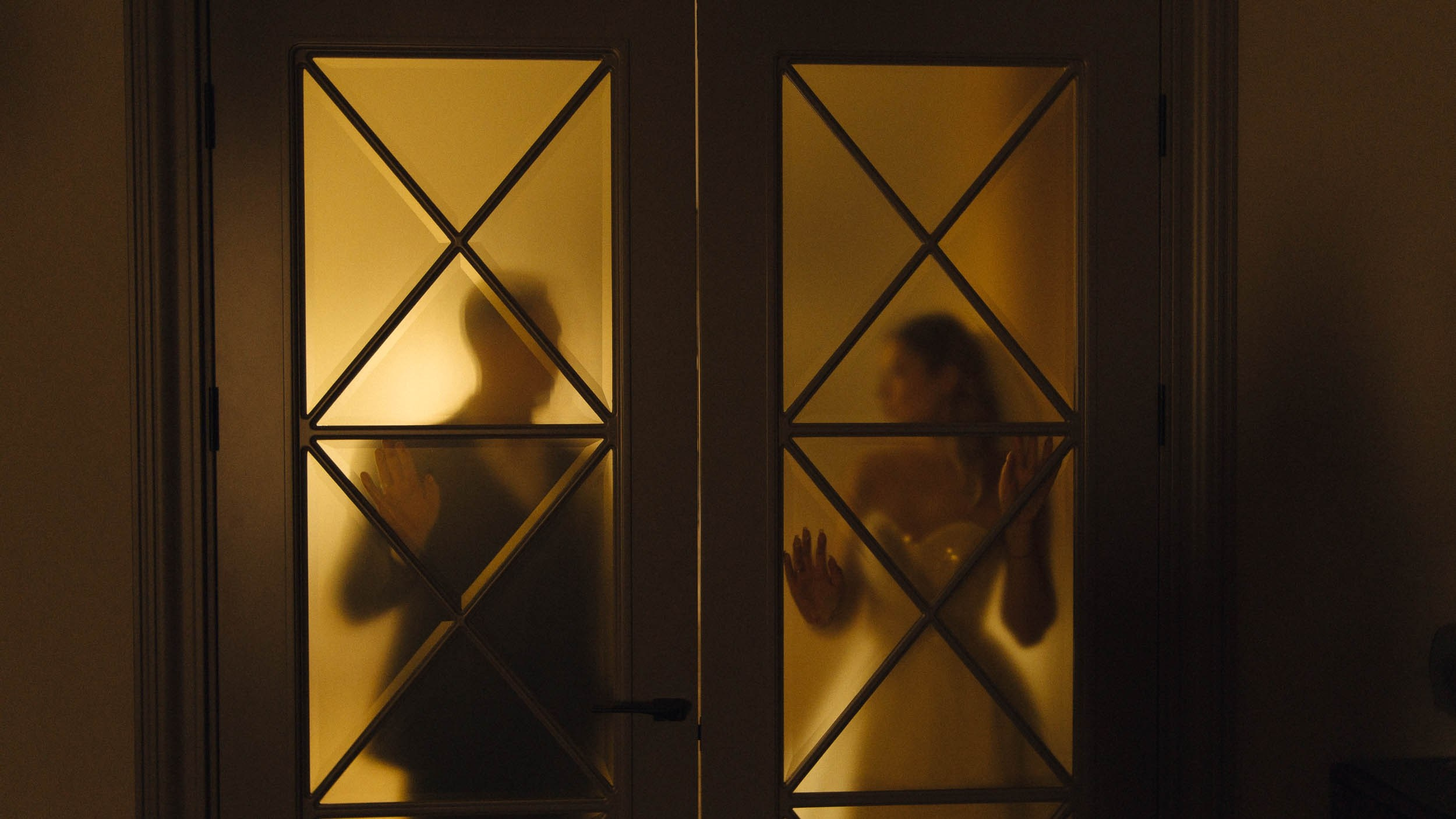 В отражениях друг друга. Свадебный фотограф Семен Матвин