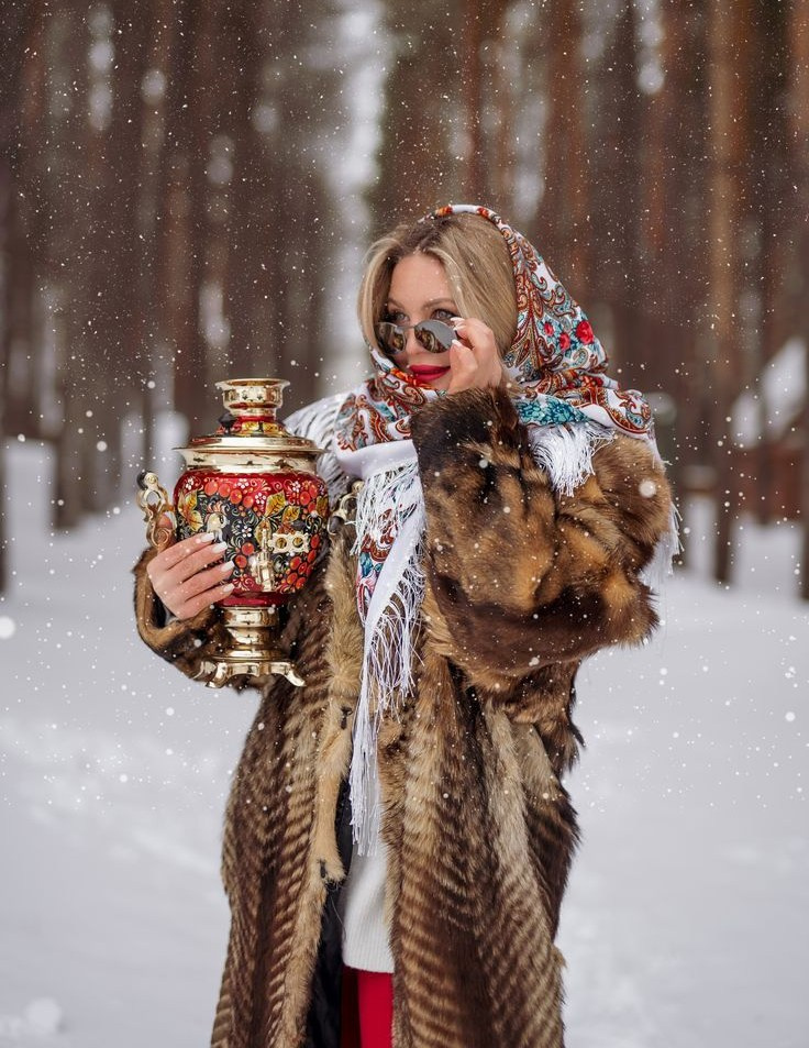 A LA RUSSE. МИРОСЛАВА . ЖИВЫЕ ПРОЕКТЫ  Мастер-классы | Закрытые девичники | Фотография