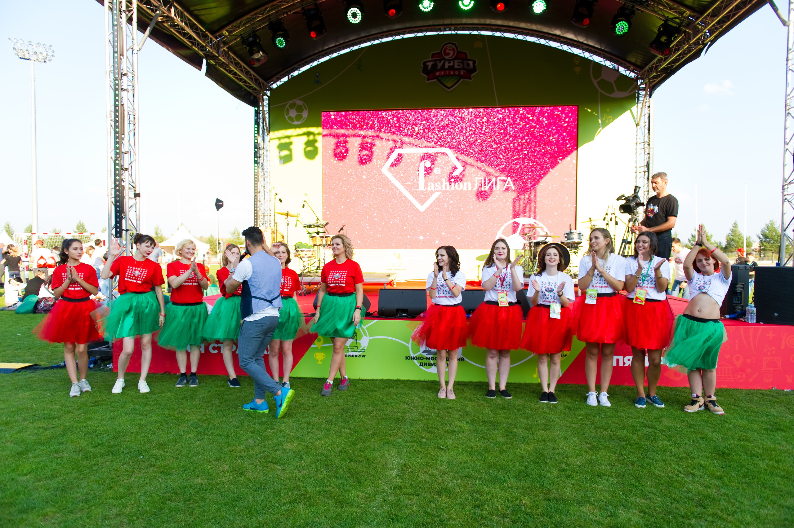 Турбофутбол (корпоративное соревнование «Пятерочки»). Репортажный фотограф и видеограф Слава Думчев. Тимбилдинги, отчетники, корпоративы