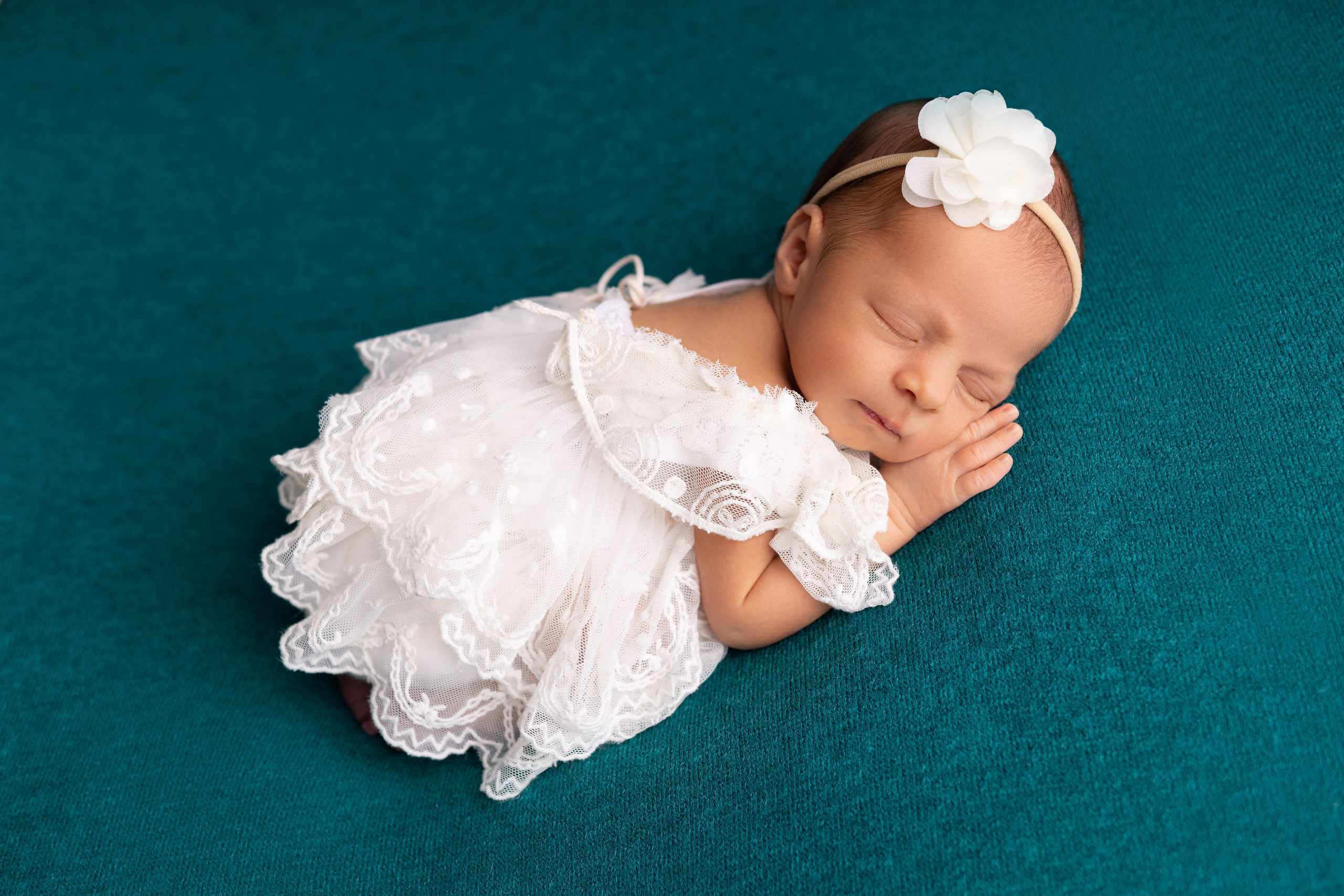 Классическая фотосессия малыша. Фотограф новорожденных малышей в Омске и Омской области Эльвира Камаева