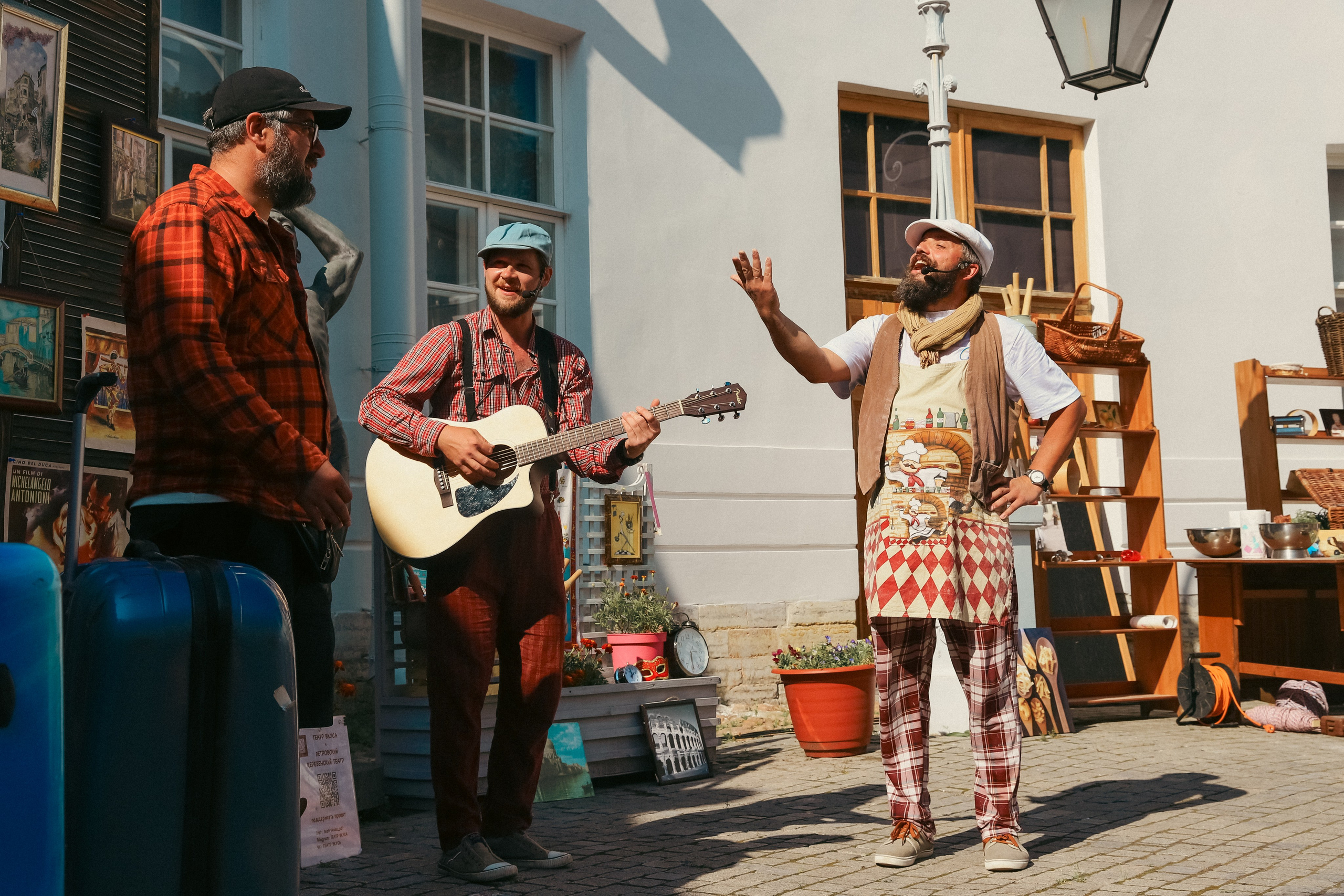 Театр Вкуса, Приключения итальянцев в России