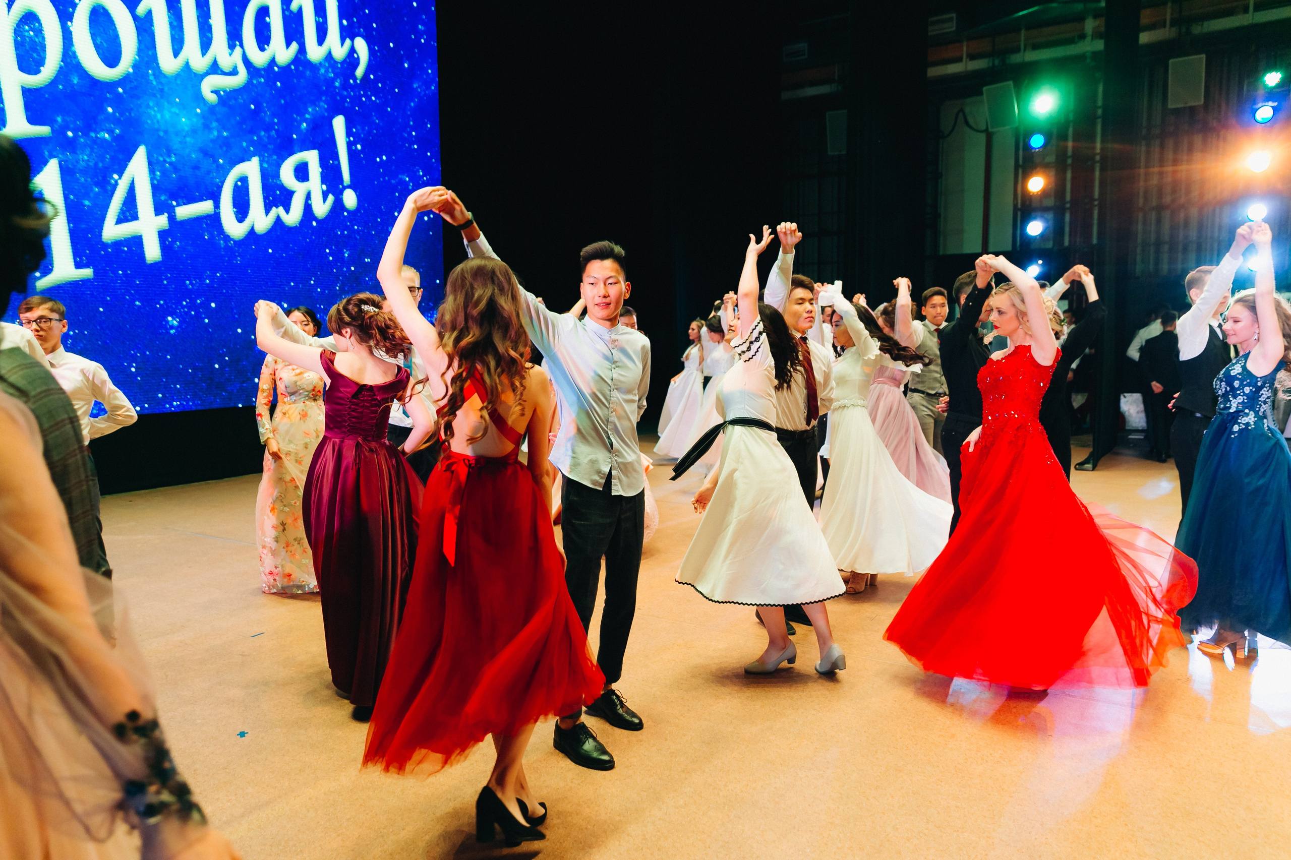 Вручение аттестатов 14 Гимназия. Свадебный и семейный фотограф в Улан-Удэ