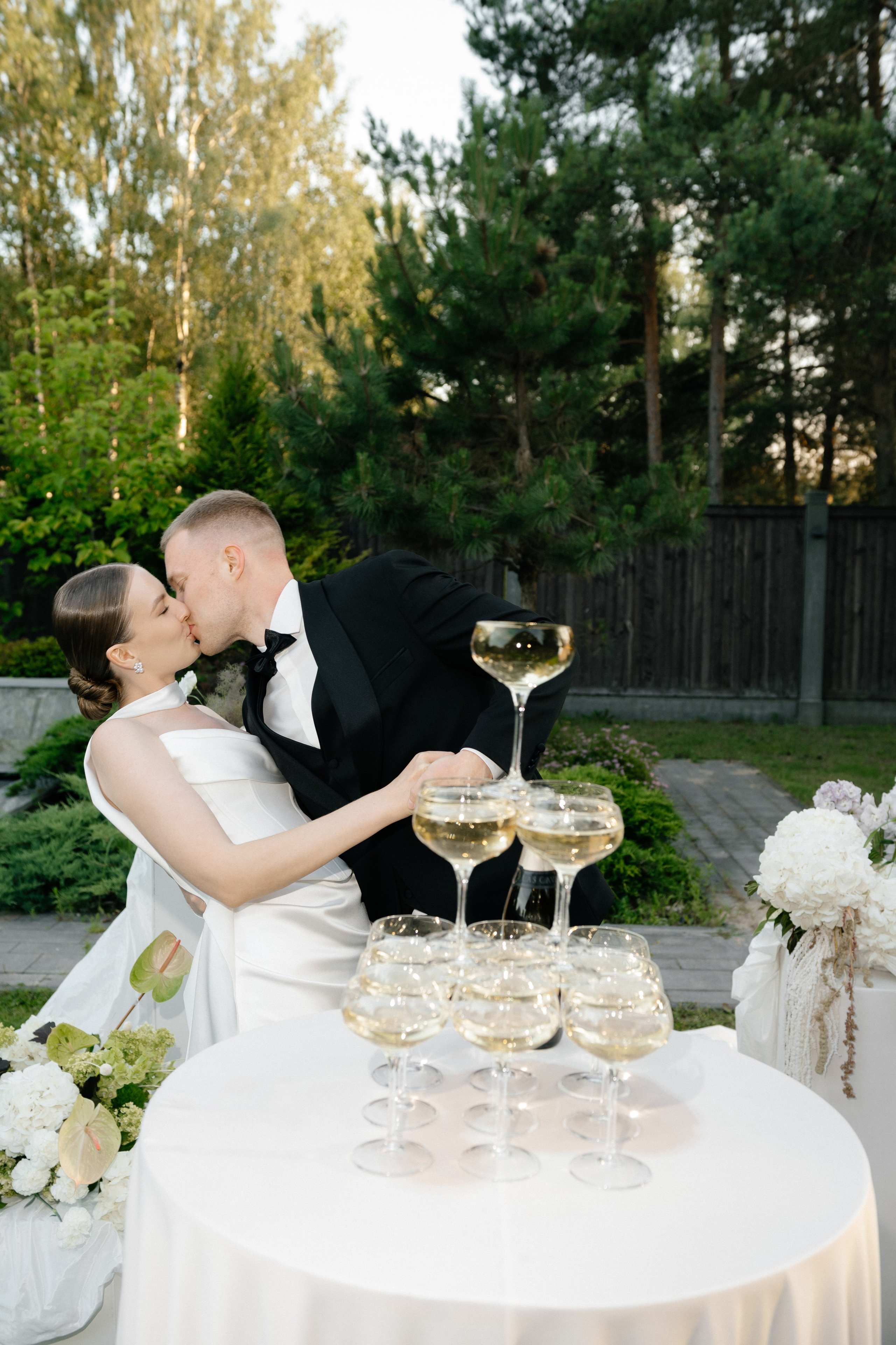 Wedding day in DELICE CHALET. Wedding PHOTOGRAPHER Andrew Vnukov