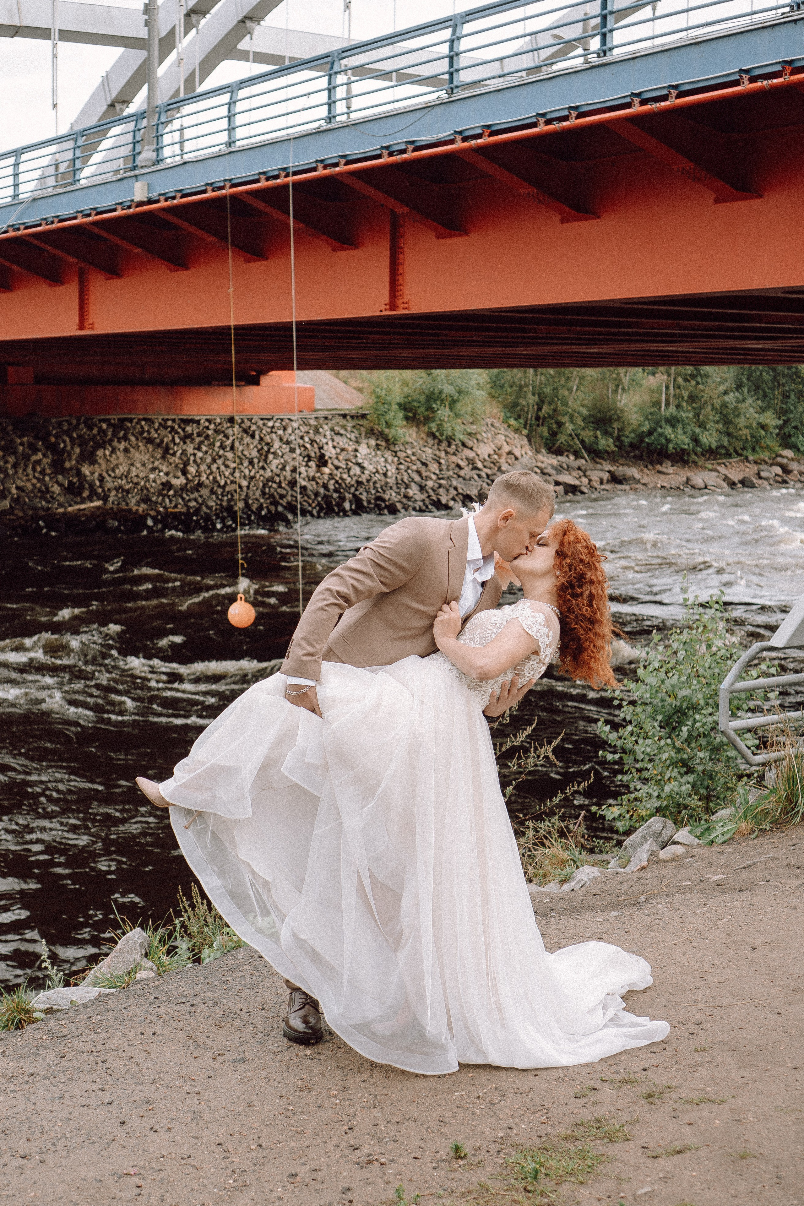 СВАДЕБНАЯ ФОТОСЕССИИЯ ПАРЫ В ГОРОДЕ ПРИОЗЕРСК В СОСНОВОМ ЛЕСУ И С ПИКАПОМ. Профессиональный фотограф, Санкт-Петербург — Виктория Богомолова