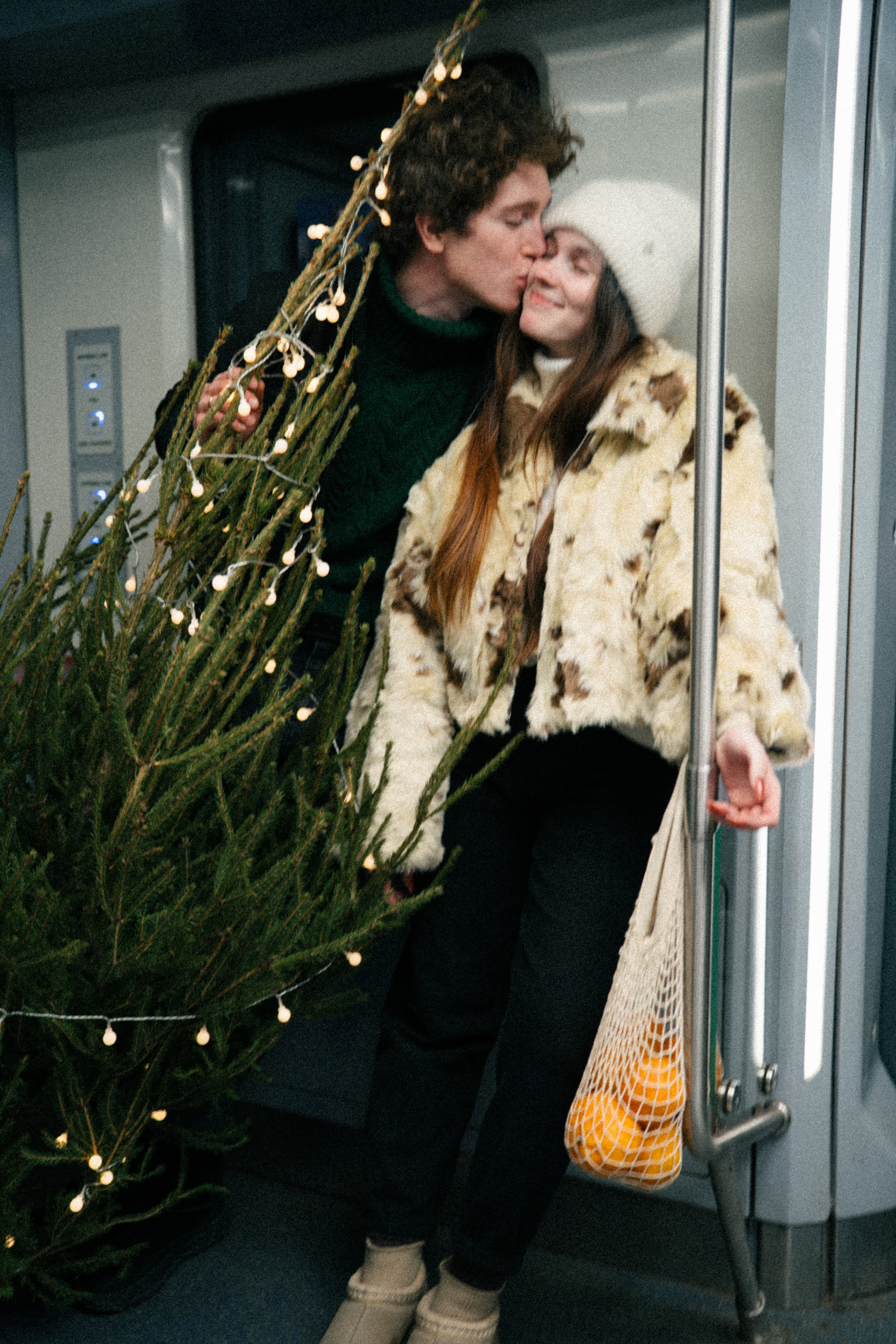 НОВОГОДНЯЯ ПРОГУЛКА ПАРЫ ПО ЧЕРНЫШЕВСКОЙ ПЕРЕД НОВЫМ ГОДОМ. Профессиональный фотограф, Санкт-Петербург — Виктория Богомолова