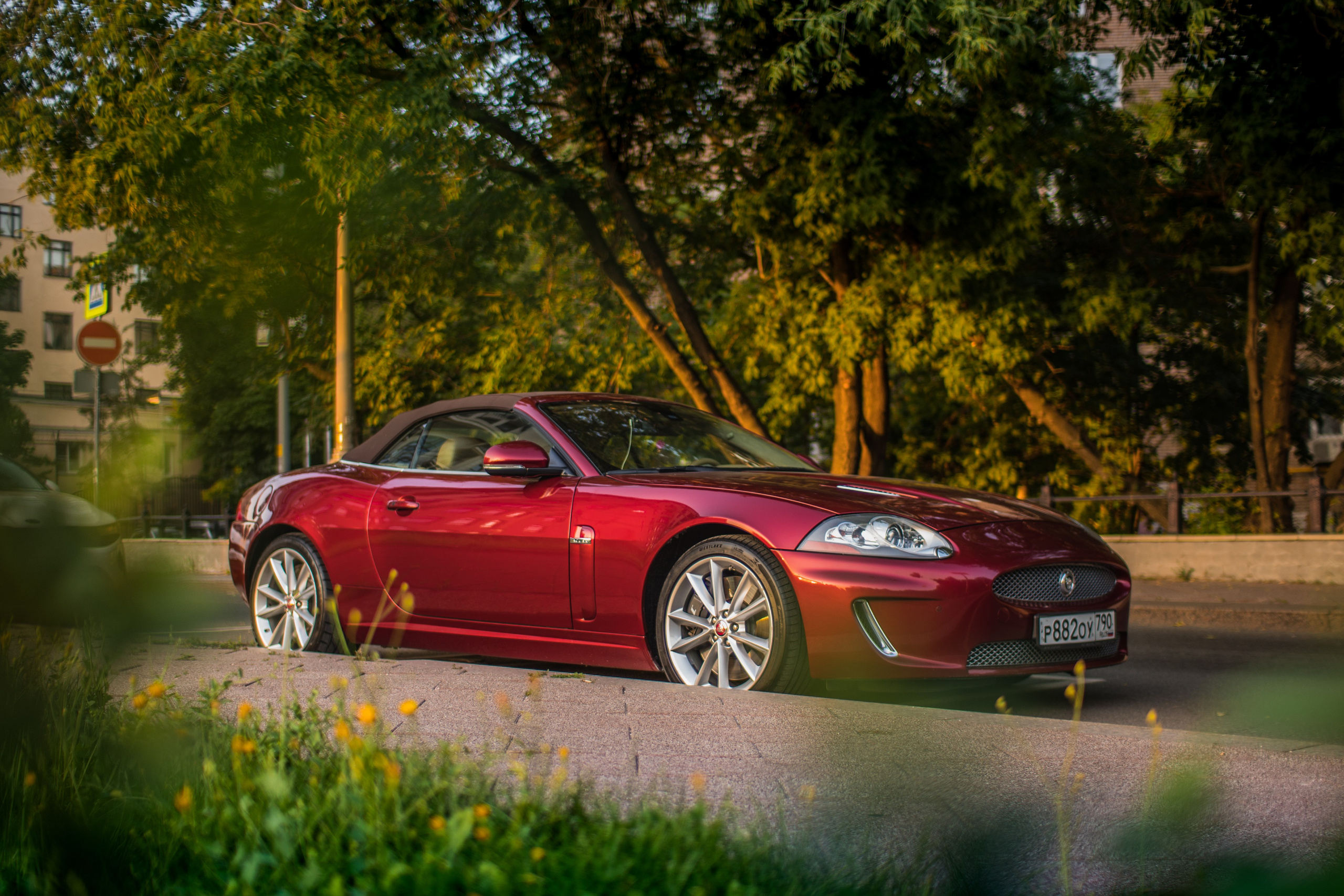 Фотосъемка в кабриолете по улицам Москвы на Jaguar. Жуков Илья  свадебный фотограф в Москве