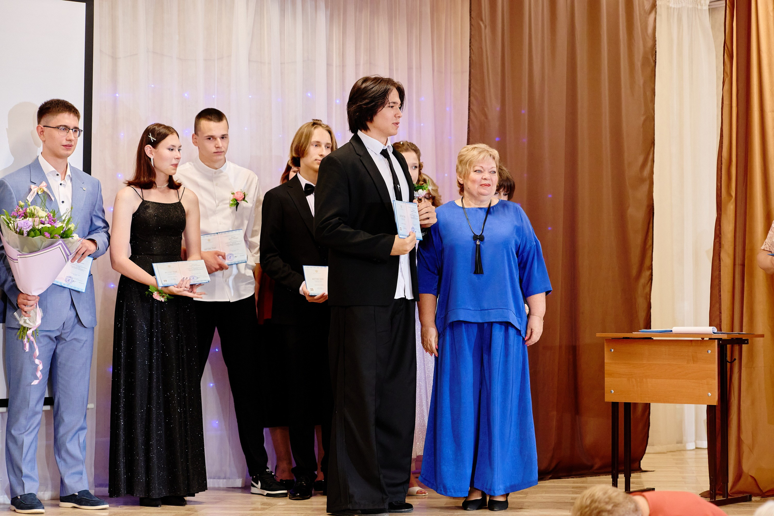 Выпускной 35 Сош. Фотограф Выпускные альбомы Таганрог Сергей Коробченко