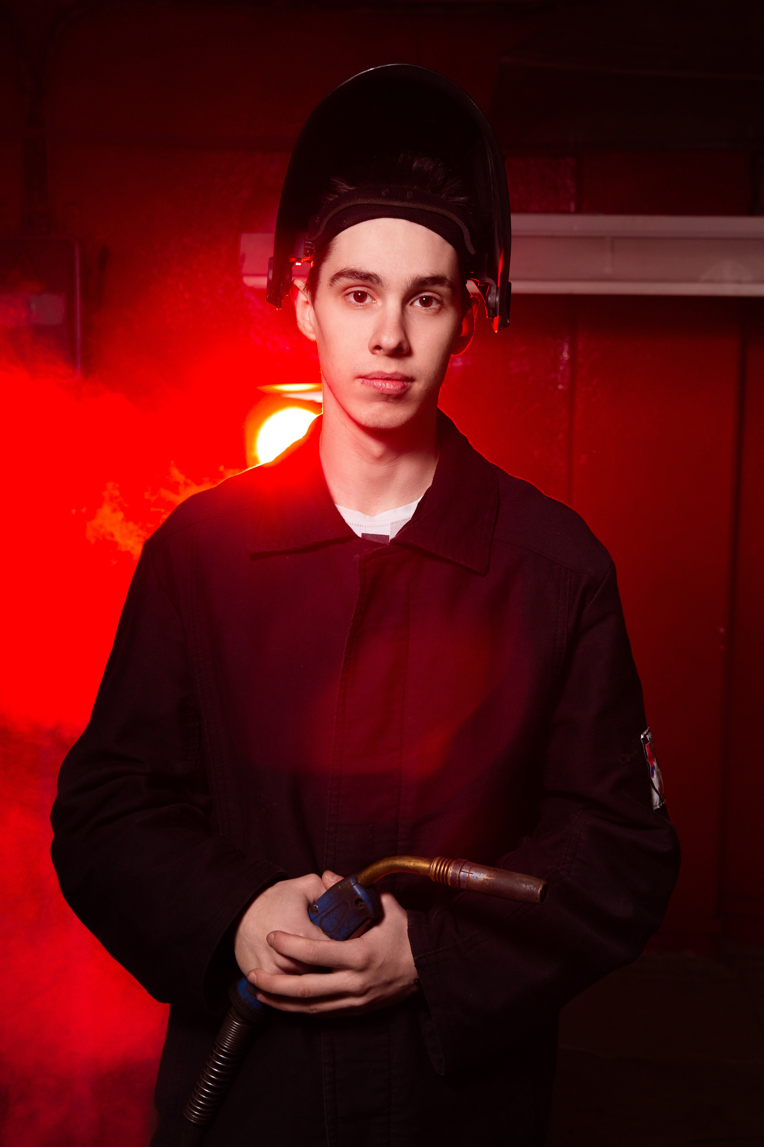 Портретная Фотосессия в Цеху для Выпускников Сварщиков | Твой Альбом Мценск. ТВОЙ АЛЬБОМ / ТВОИ ПРАВИЛА