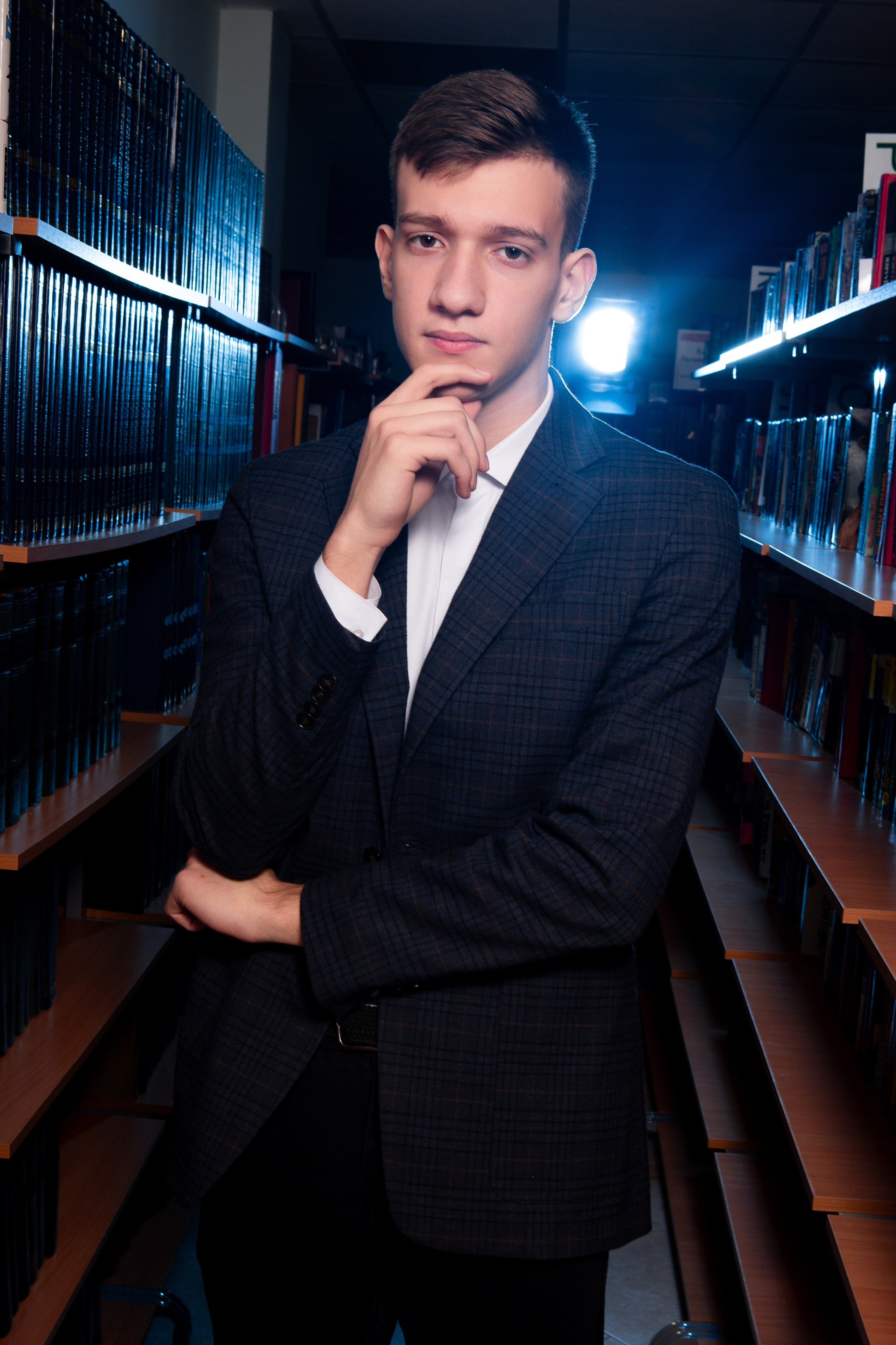 СЪЕМКА ПОРТРЕТОВ В БИБЛИОТЕКЕ ДЛЯ 11 КЛАССОВ-1. ТВОЙ АЛЬБОМ / ТВОИ ПРАВИЛА