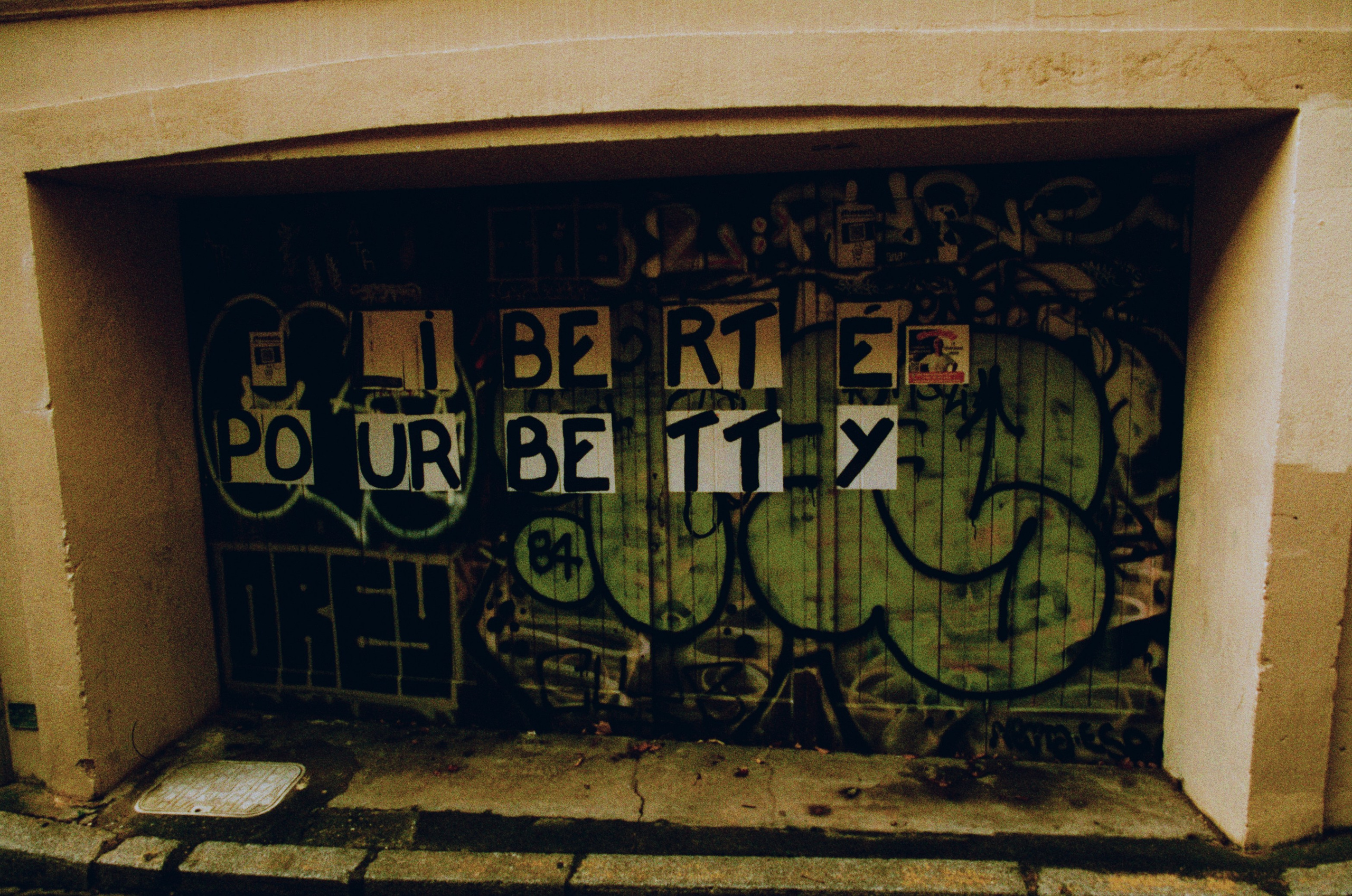 The contract // france, avignon III. EVER EXPOSED