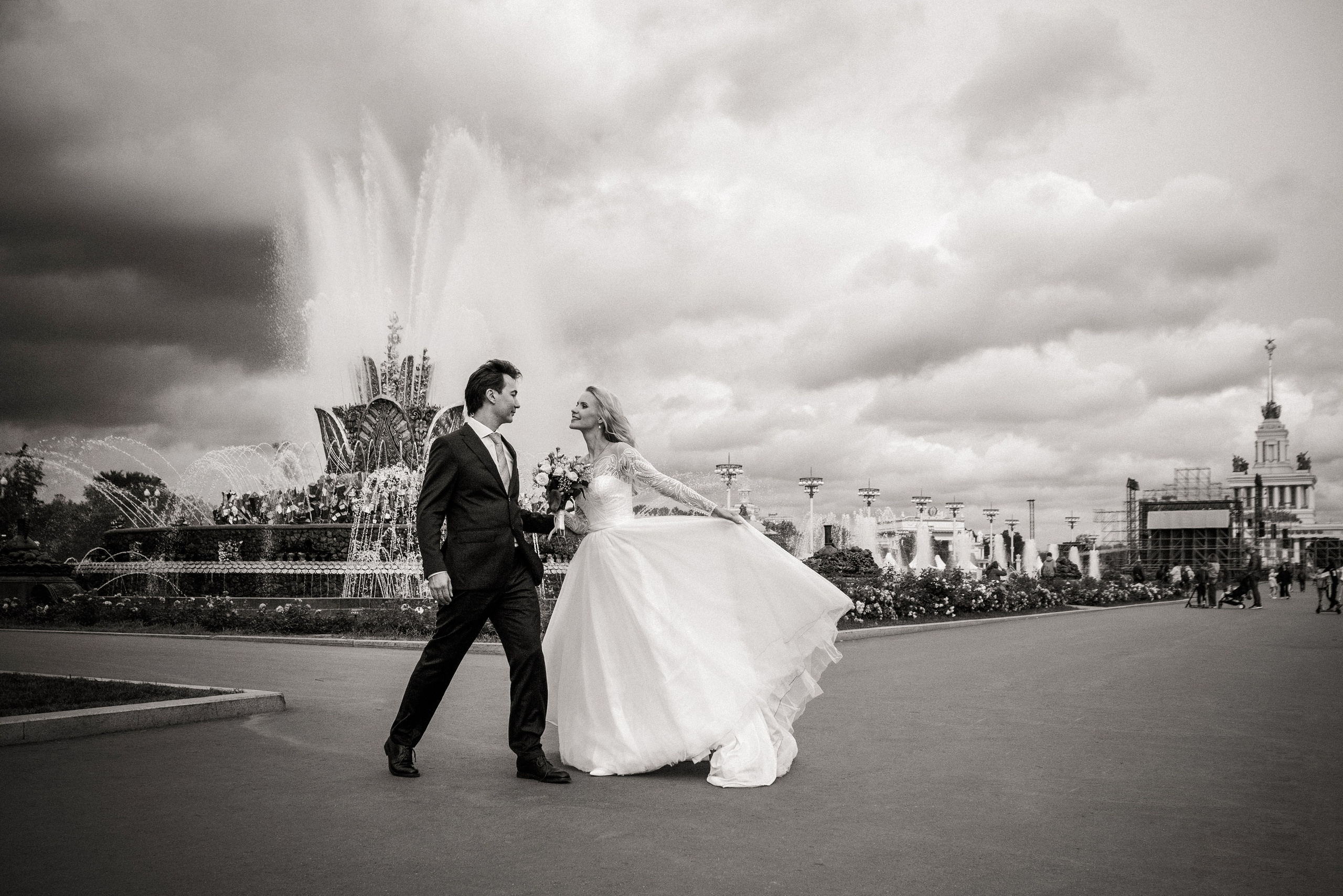 Свадебная фотосессия на ВДНХ. Свадебный и семейный фотограф в Москве и Подмосковье Лариса Козлова