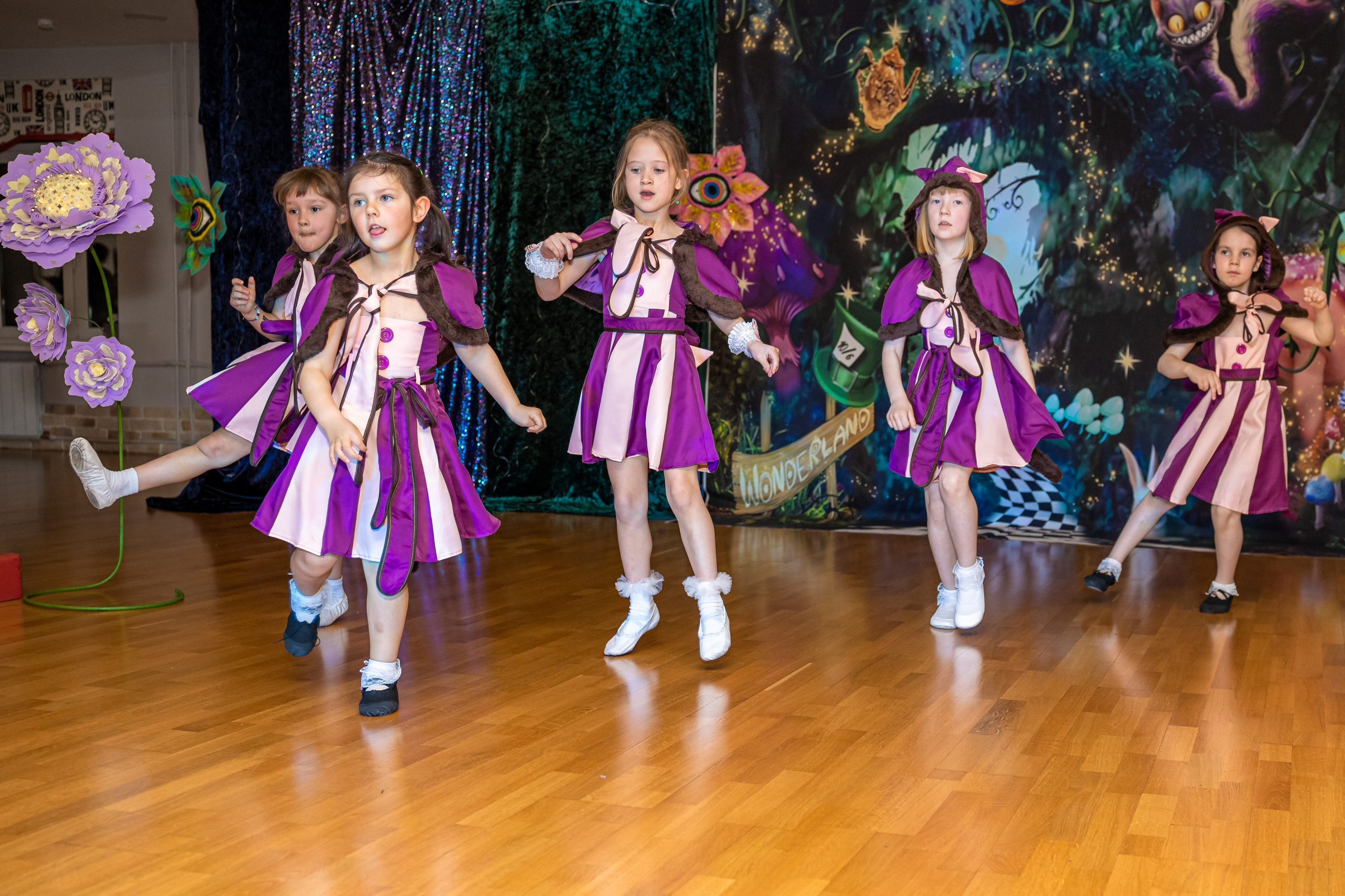 Фотосъемка детского выступления «Алиса в стране чудес». Ирина Носова - семейный и детский фотограф