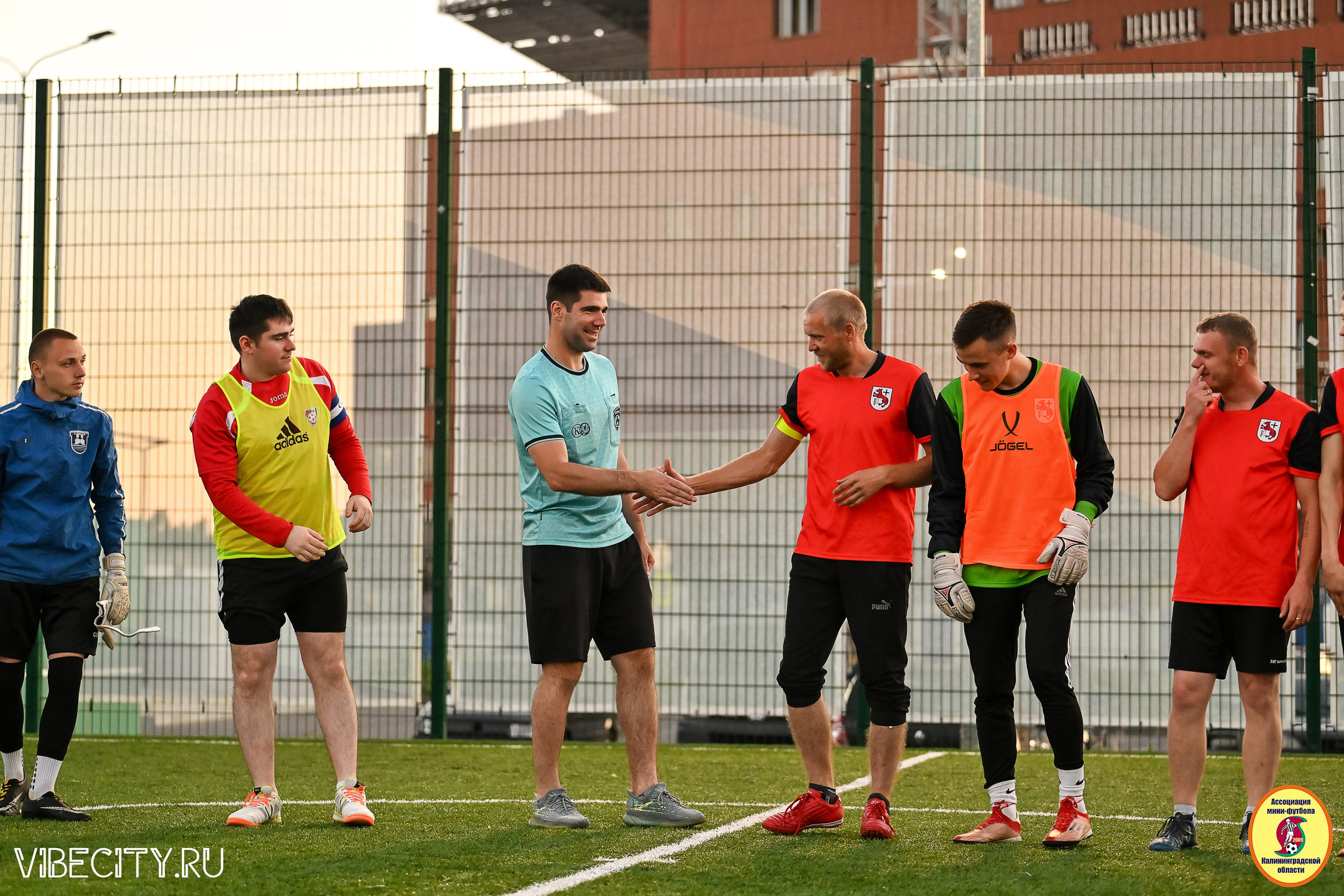 ИГРЫ МИНИ-ФУТБОЛЬНОЙ И КОРПОРАТИВНОЙ ЛИГИ. VIBECITY.RU Вайб Сити Ру Фоторепортажи Фотоотчеты Калининград