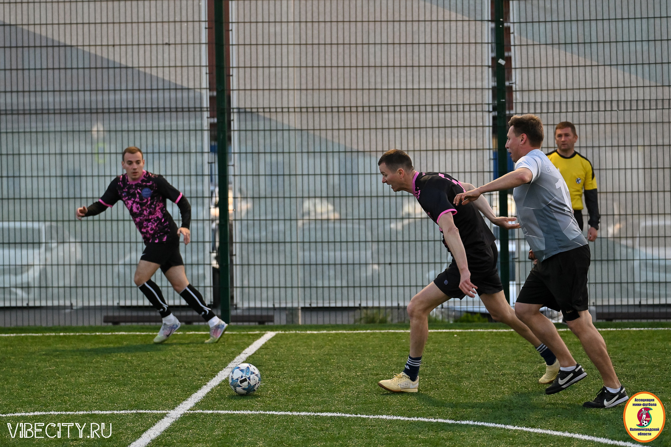 ИГРЫ МИНИ-ФУТБОЛЬНОЙ И КОРПОРАТИВНОЙ ЛИГИ. VIBECITY.RU Вайб Сити Ру Фоторепортажи Фотоотчеты Калининград