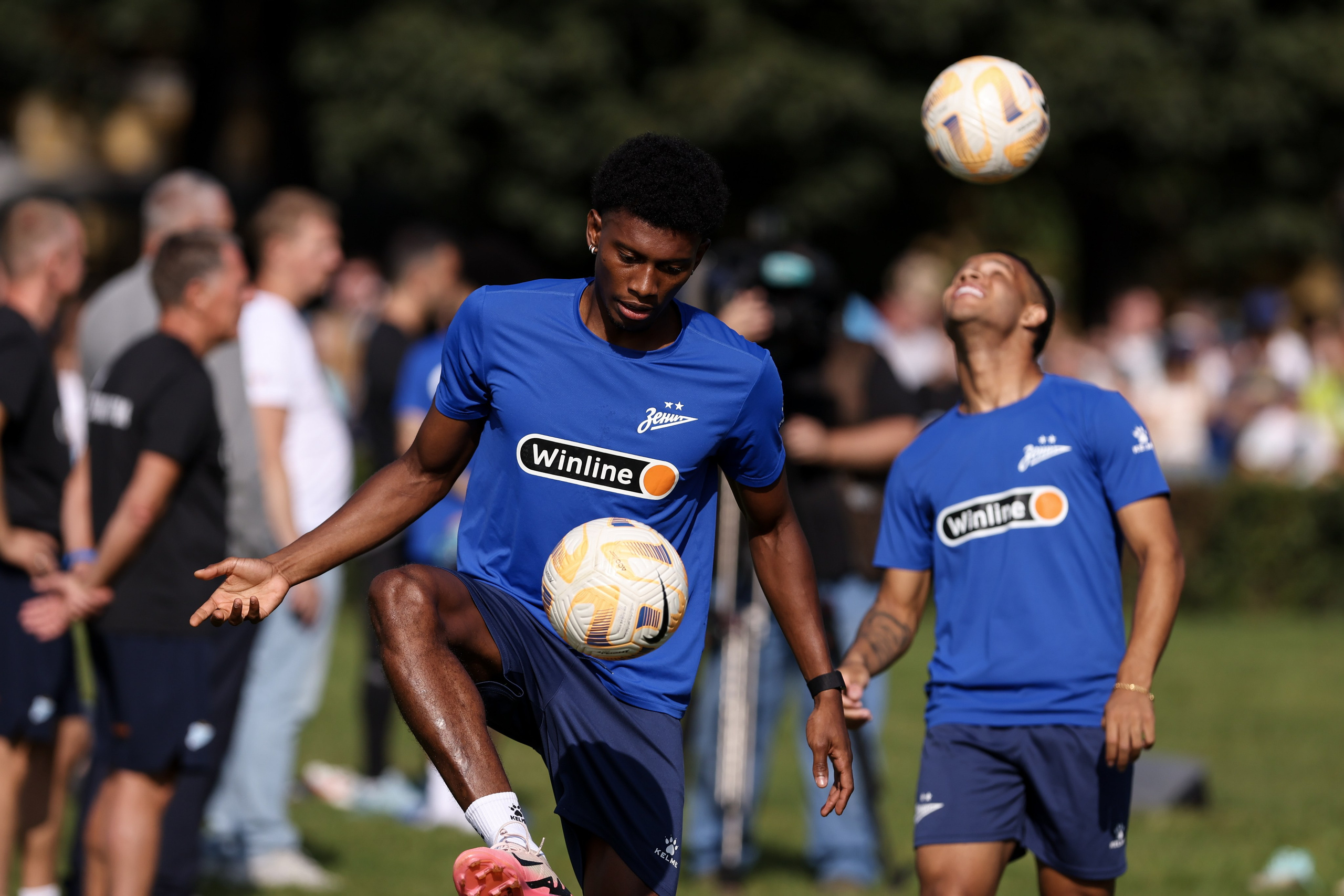 Открытая тренировка ФК «Зенит» Санкт-Петербург. Спортивный и репортажный фотограф Антон Тереханов