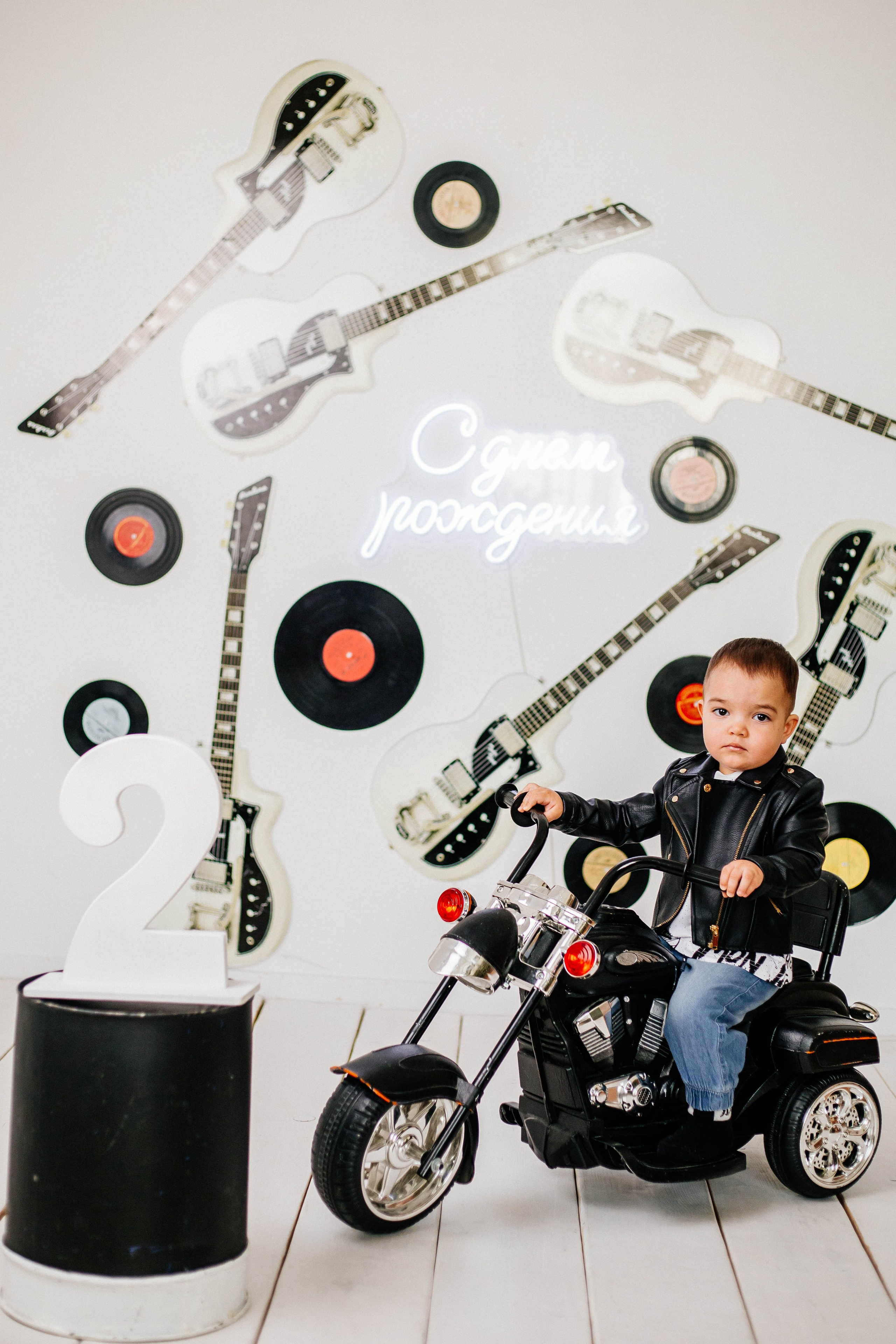 Лев с семьей. Рыжова Тамара