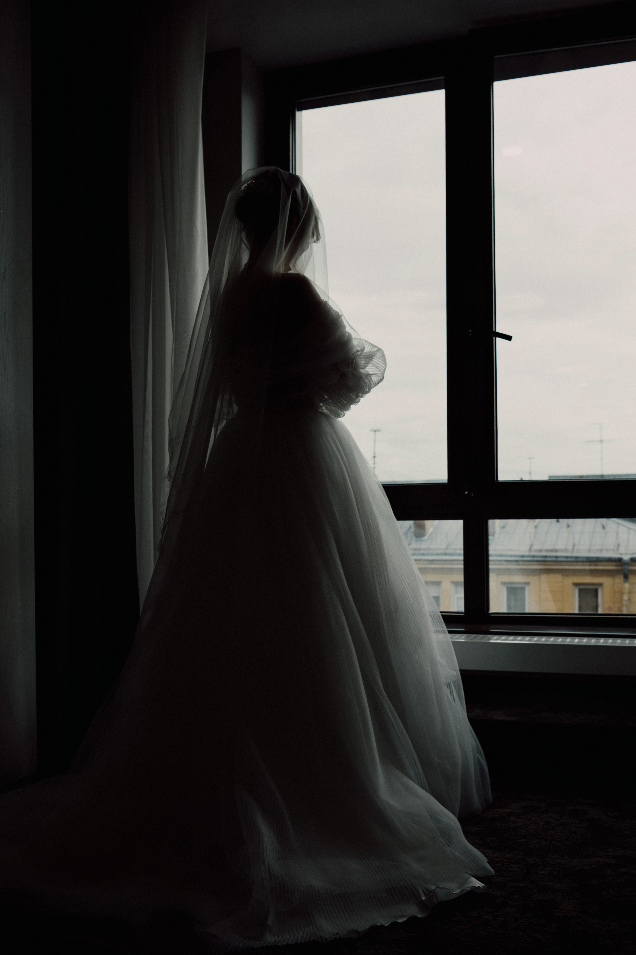 Свадебное платье в тени — женственность и ожидание